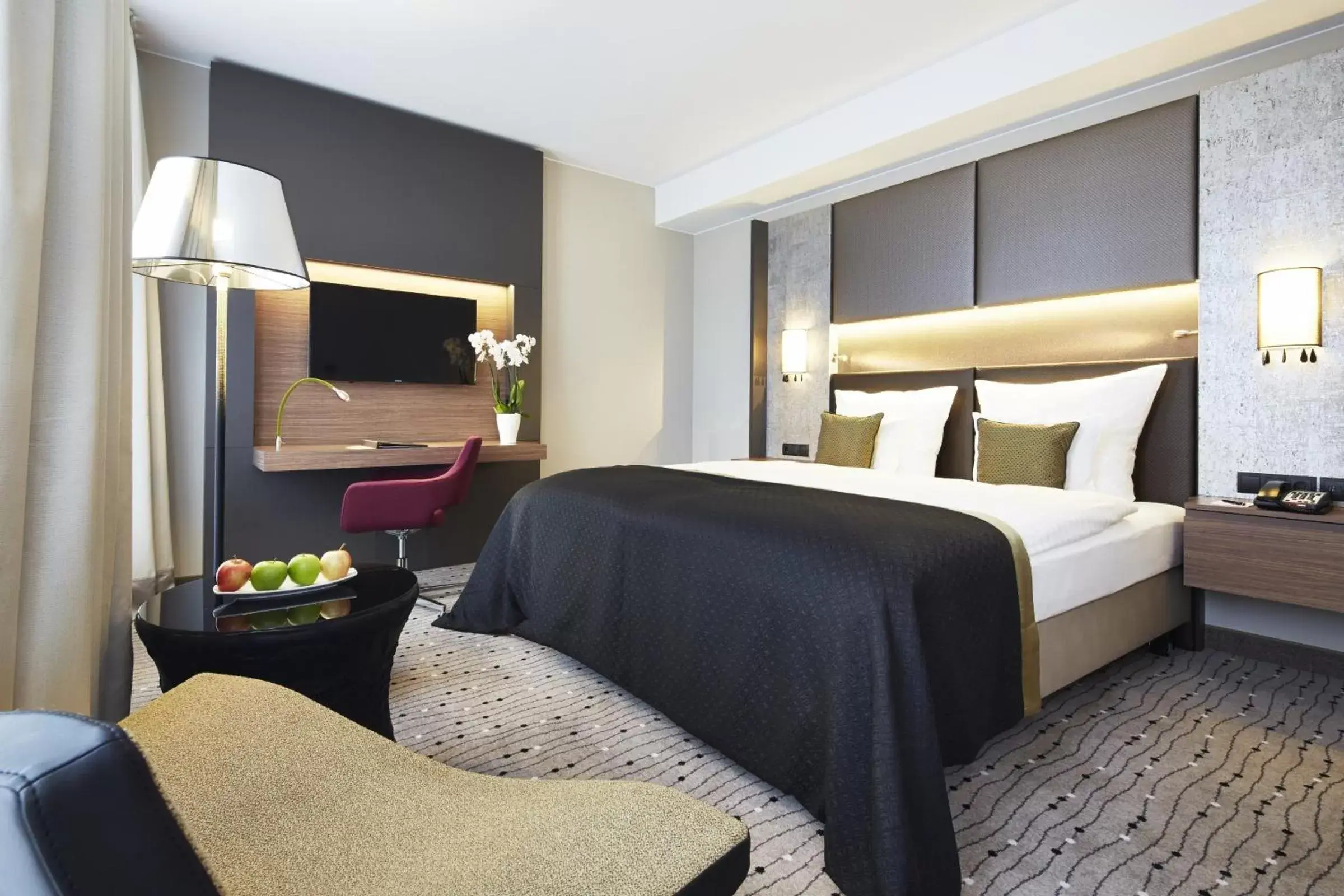 Photo of the whole room, Bed in Steigenberger Hotel Am Kanzleramt Photo of the whole room, Bed in Steigenberger Hotel Am Kanzleramt