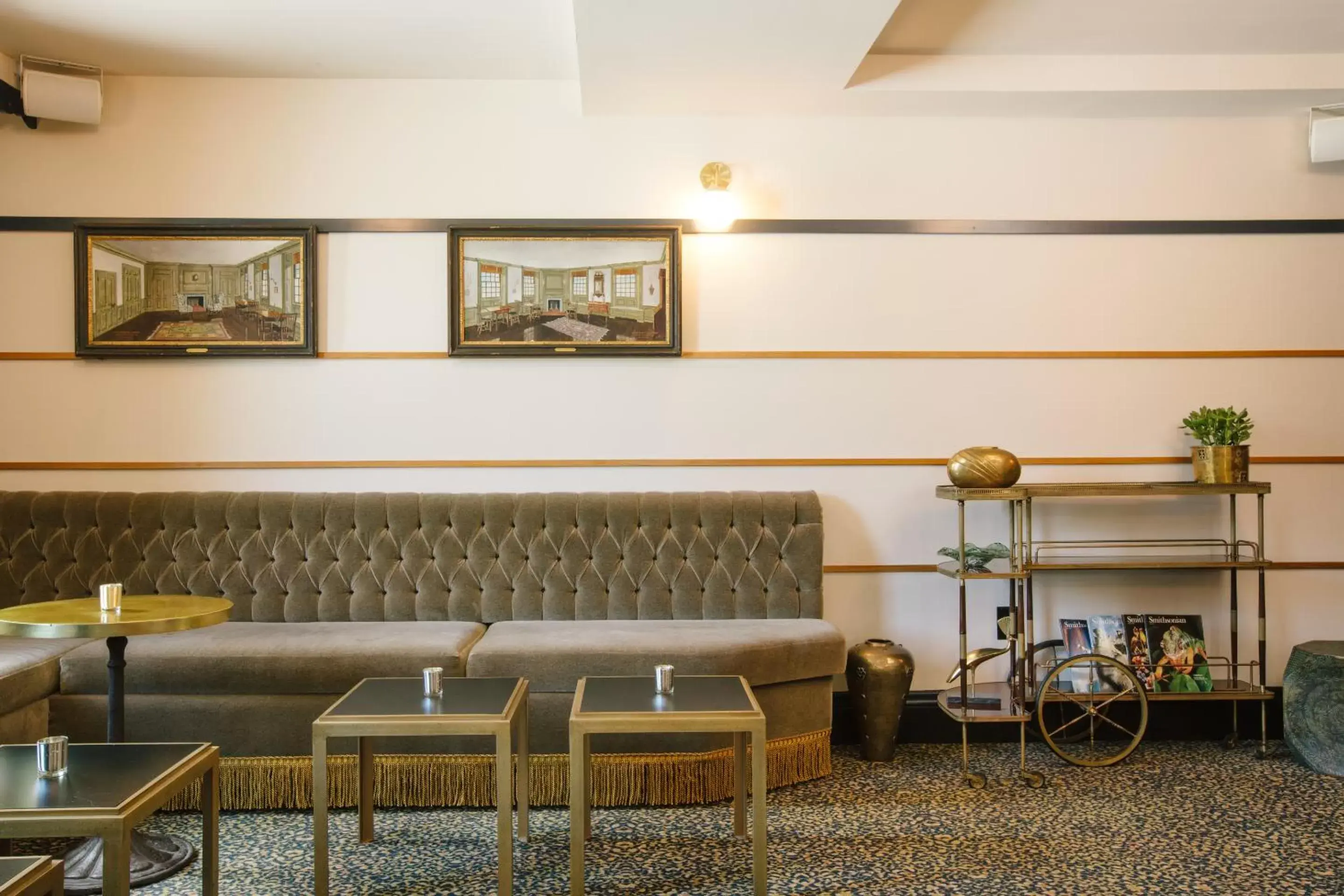 Seating area in Hotel Clermont Atlanta, by Oliver Seating area in Hotel Clermont Atlanta, by Oliver
