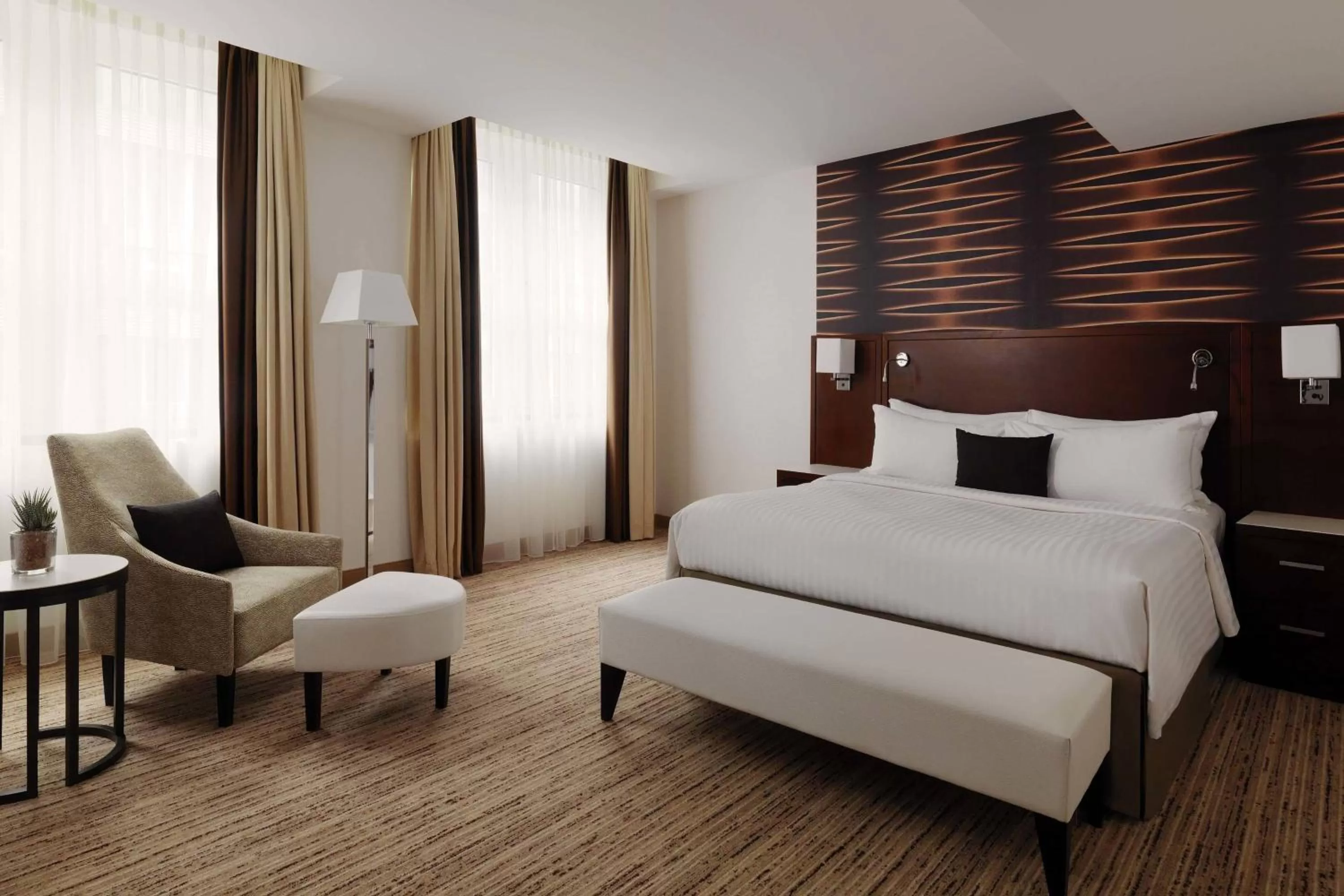 Bedroom, Bed in Cologne Marriott Hotel