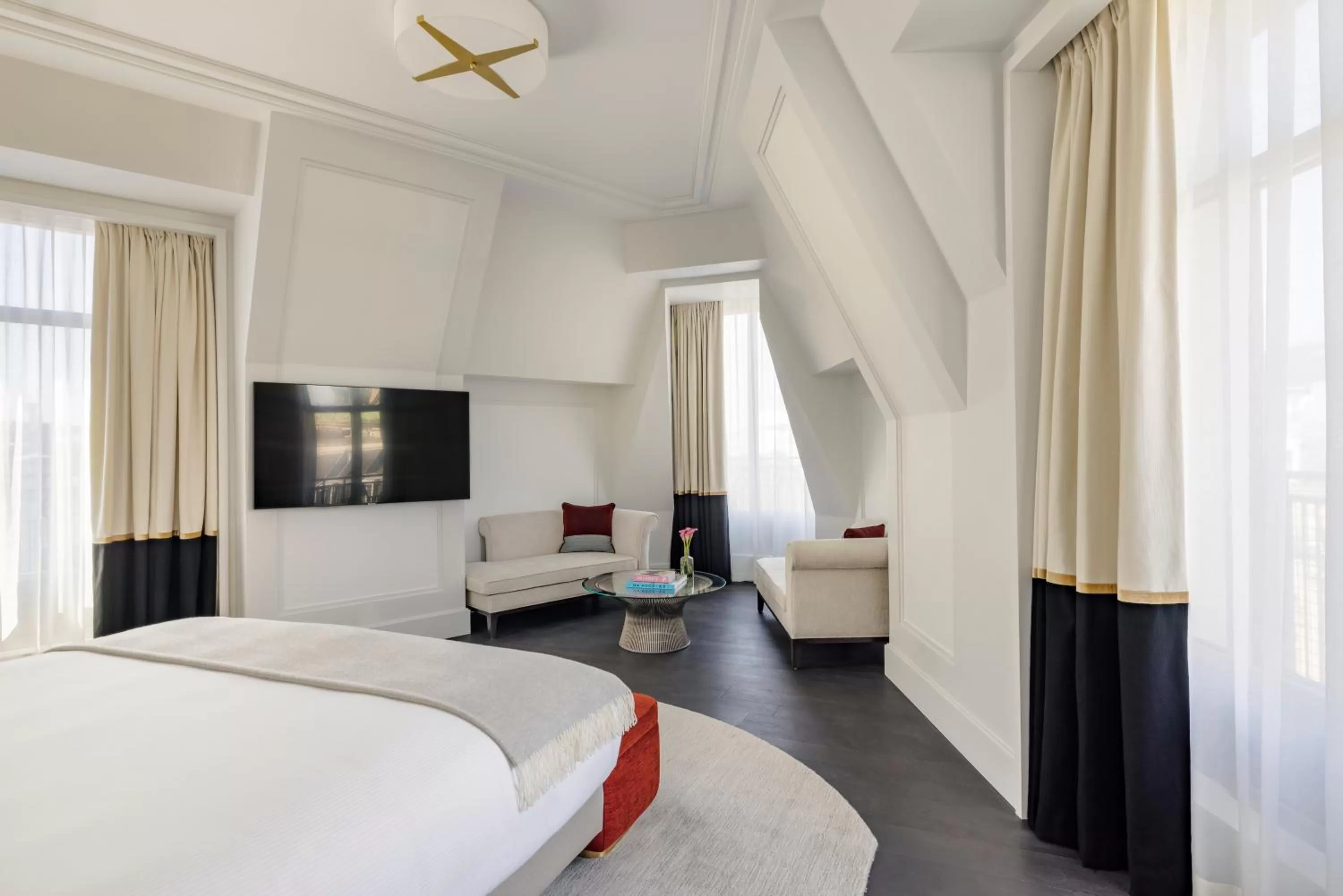 Bedroom, Bed in Kimpton - St Honoré Paris by IHG