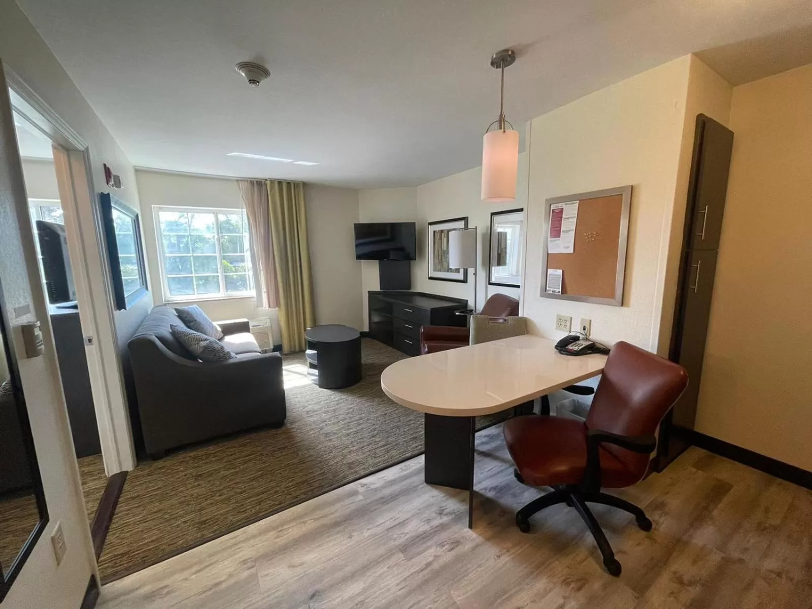 TV and multimedia in Candlewood Suites Secaucus by IHG