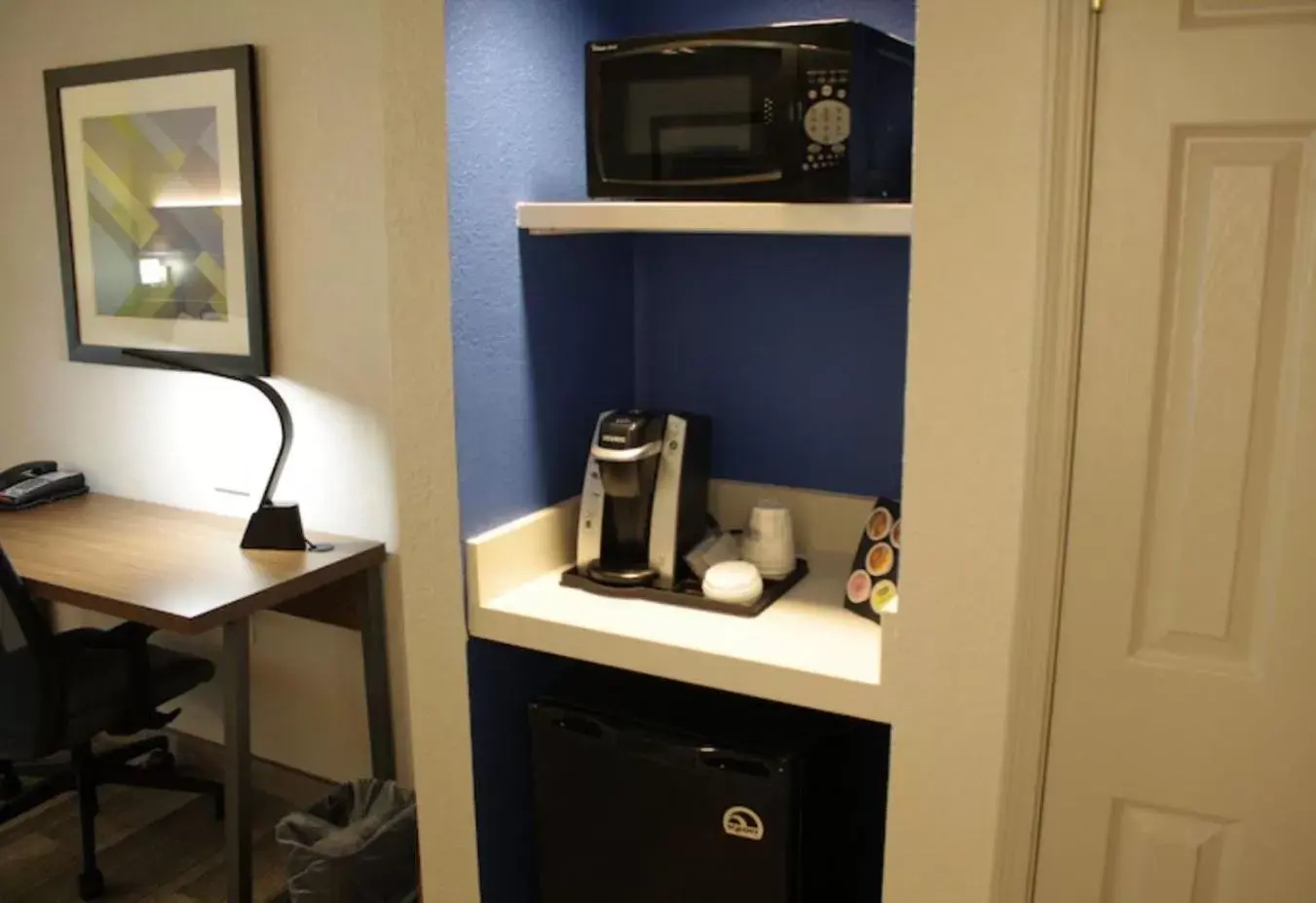 Coffee/tea facilities in Holiday Inn Express Atlanta - Northeast I-85 - Clairmont Road by IHG Coffee/tea facilities in Holiday Inn Express Atlanta - Northeast I-85 - Clairmont Road by IHG