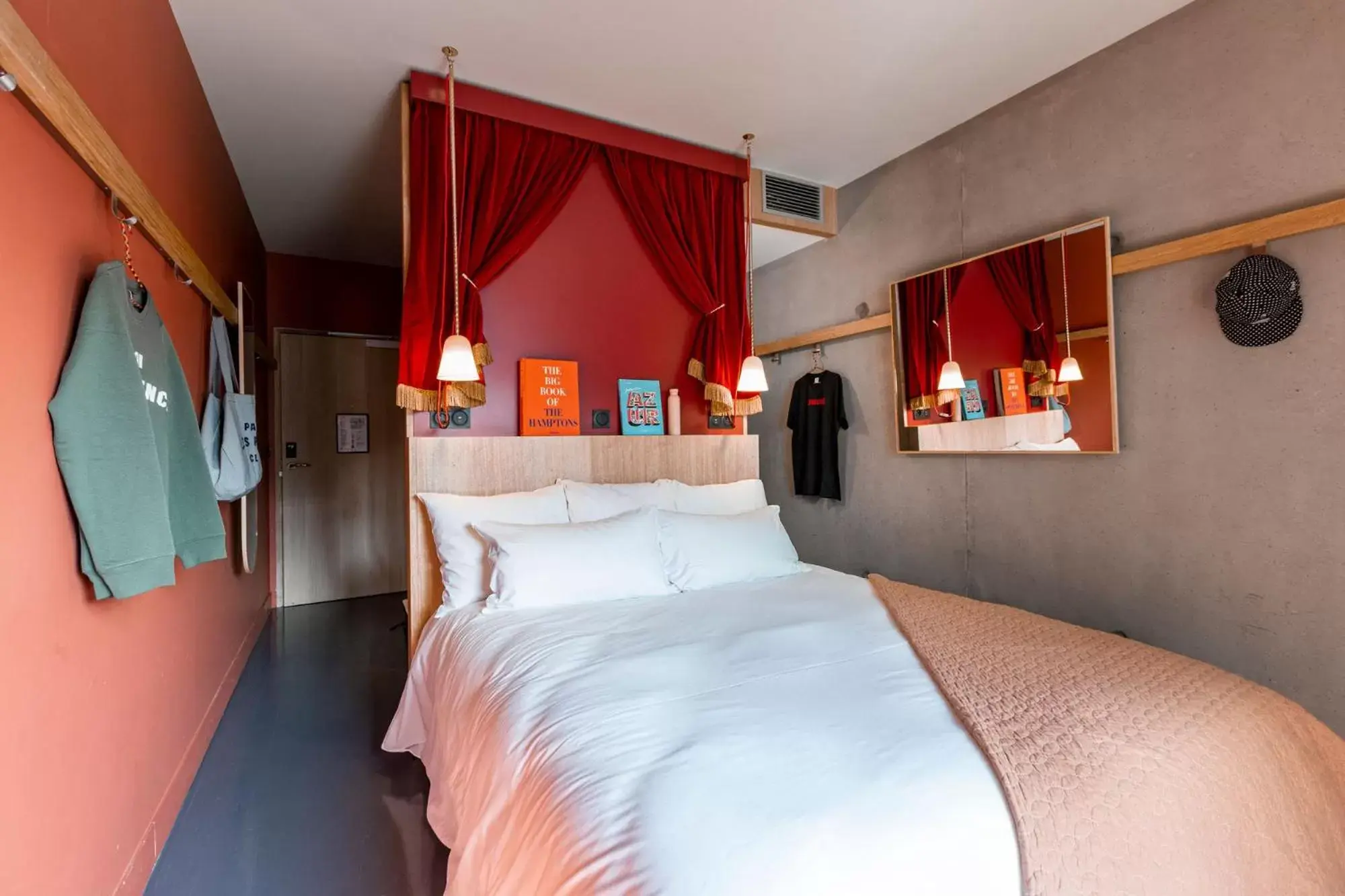Bedroom, Bed in MOB HOTEL Lyon Confluence Bedroom, Bed in MOB HOTEL Lyon Confluence