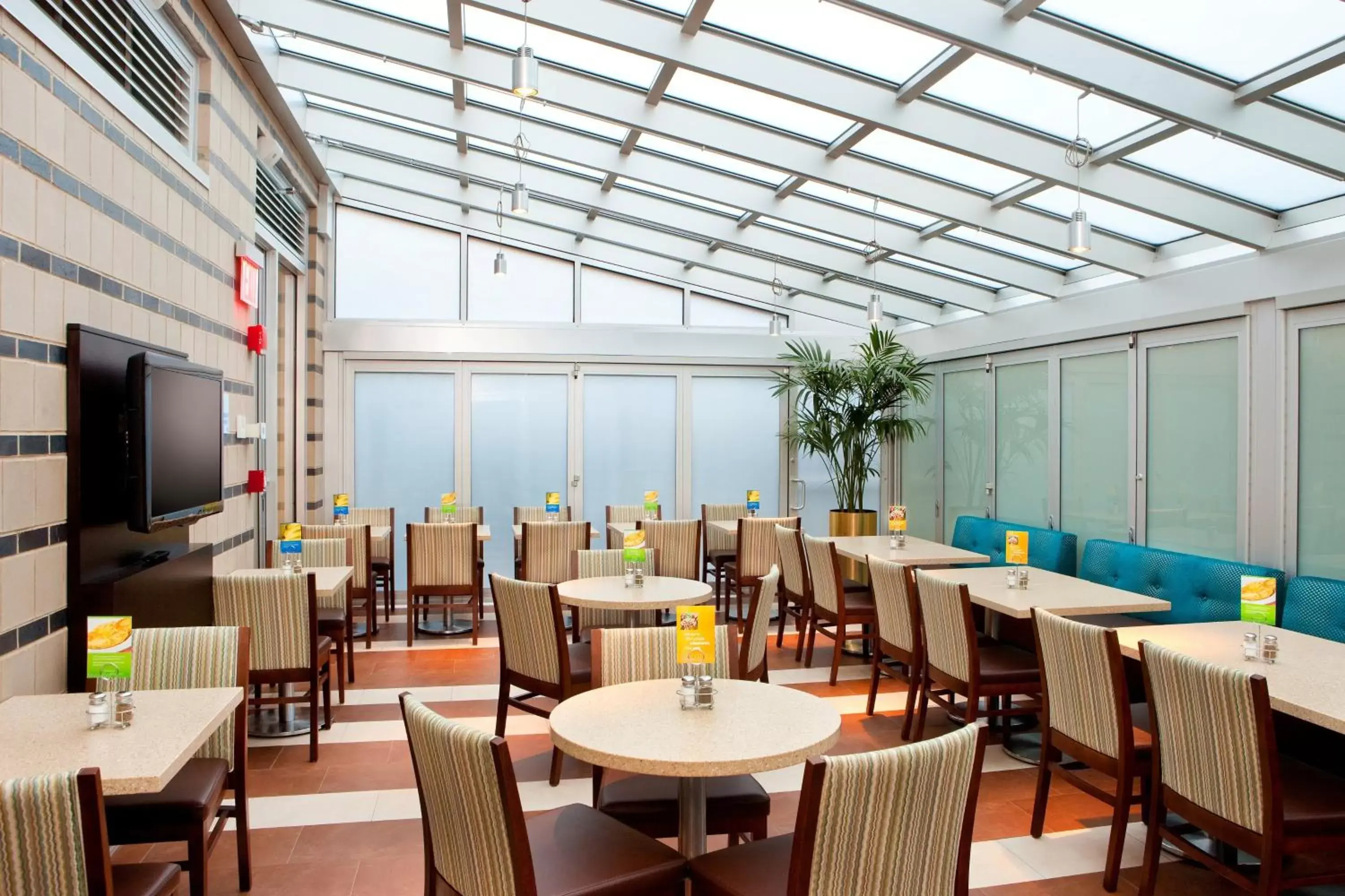 Breakfast in Holiday Inn Express - Times Square South by IHG Breakfast in Holiday Inn Express - Times Square South by IHG