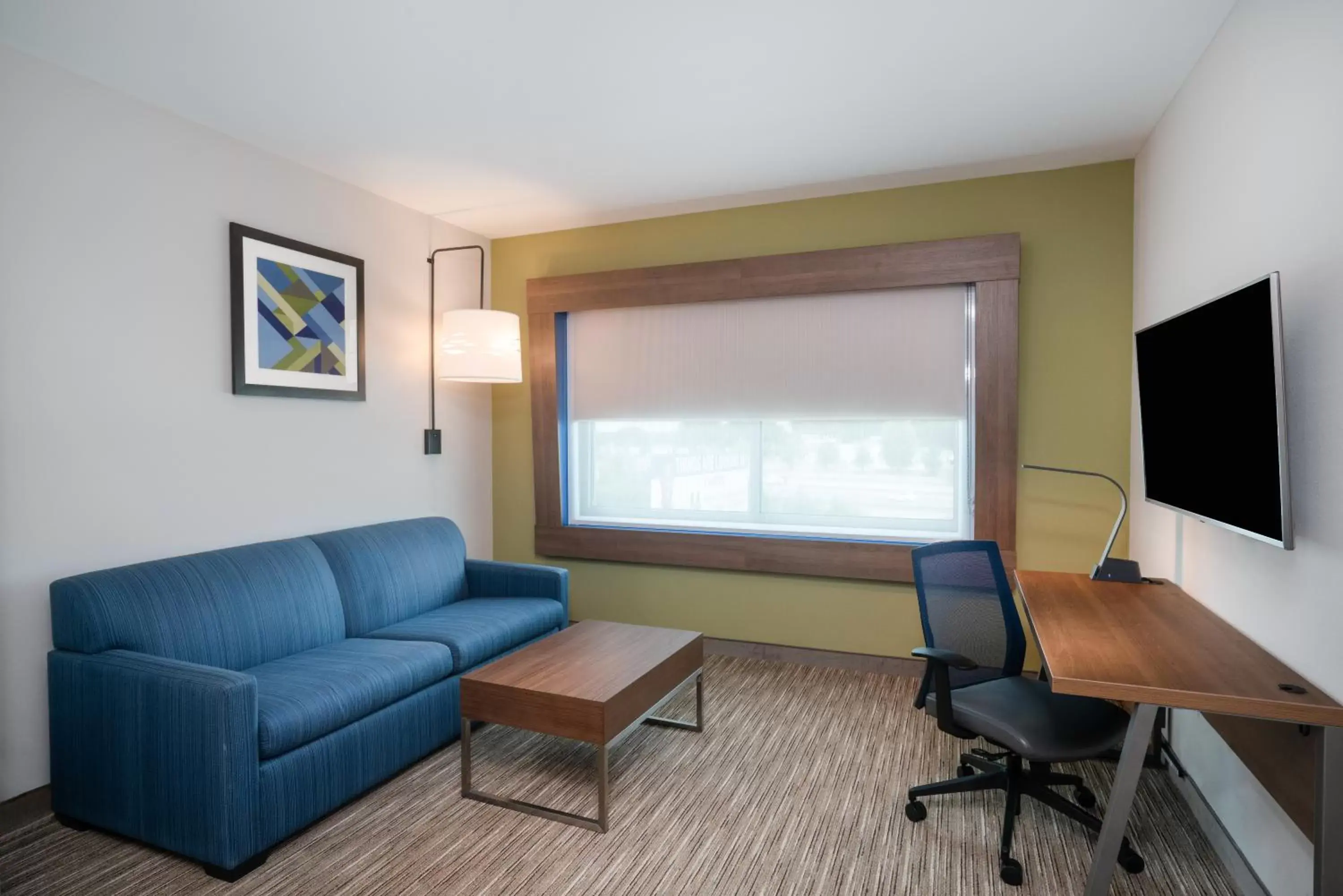 Seating area in Holiday Inn Express & Suites Atlanta Airport NE - Hapeville by IHG Seating area in Holiday Inn Express & Suites Atlanta Airport NE - Hapeville by IHG