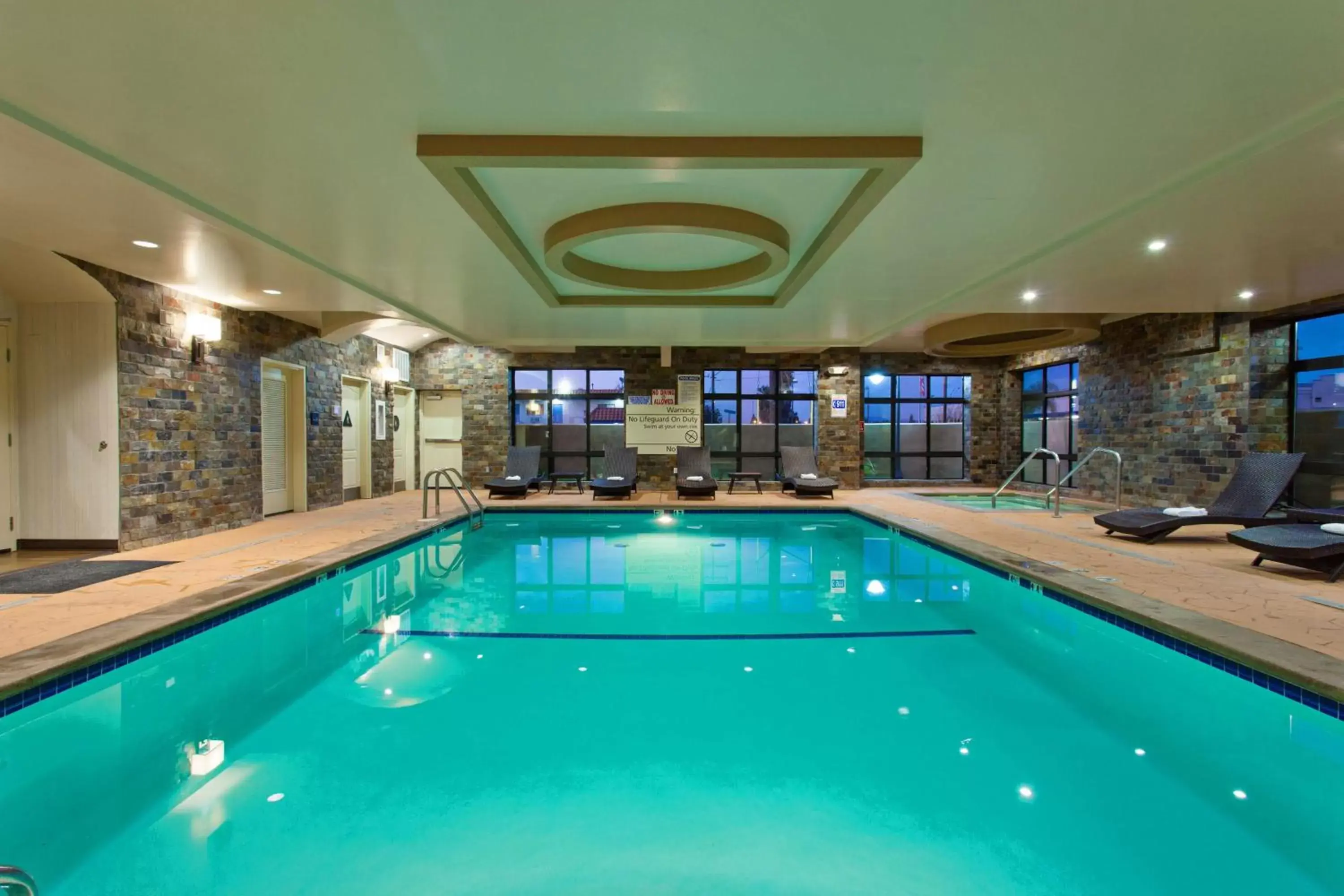 Pool view in Hampton Inn Los Angeles Int'l Airport/Hawthorne Pool view in Hampton Inn Los Angeles Int'l Airport/Hawthorne