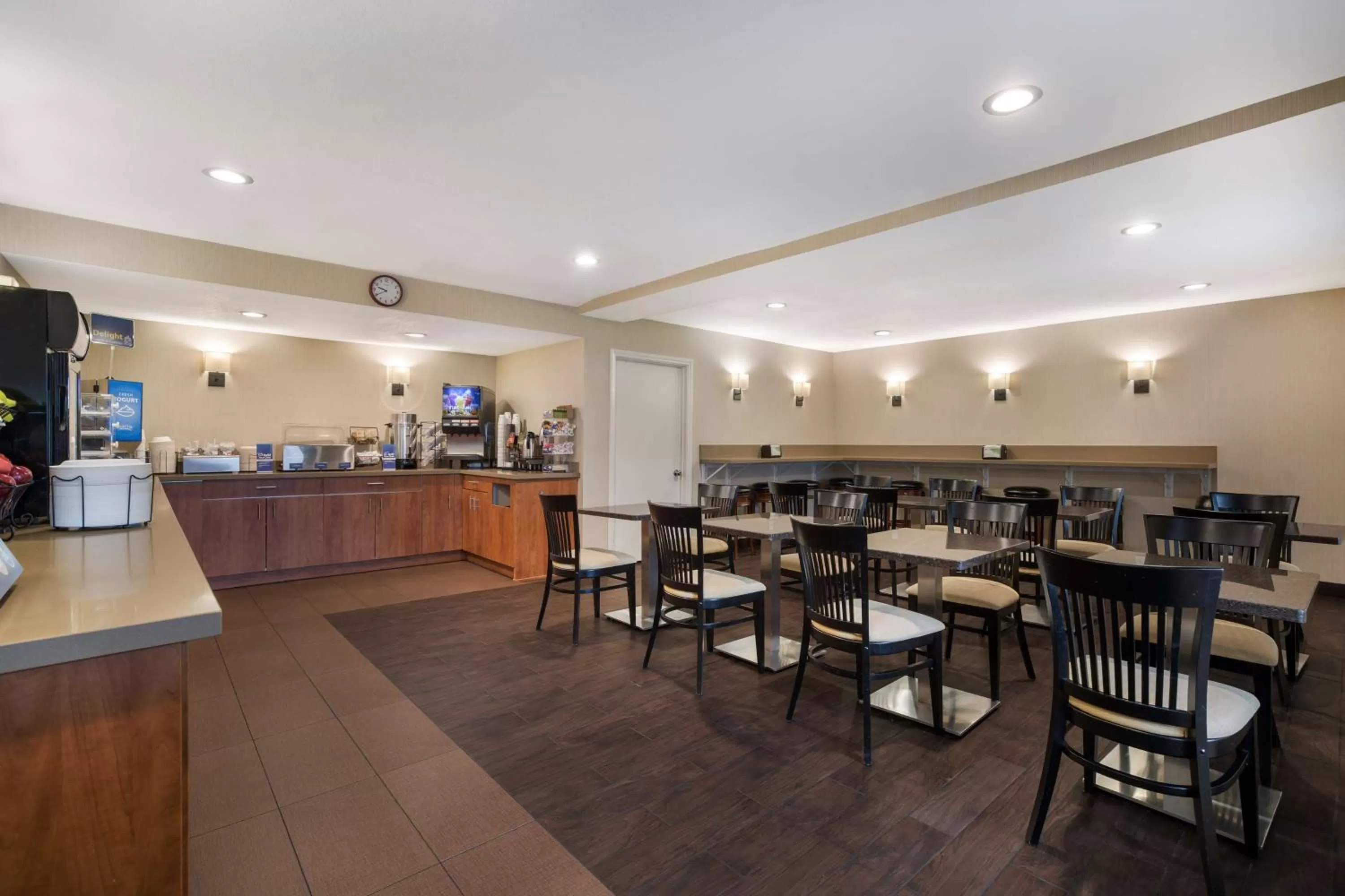 Breakfast in Best Western Norwalk Inn