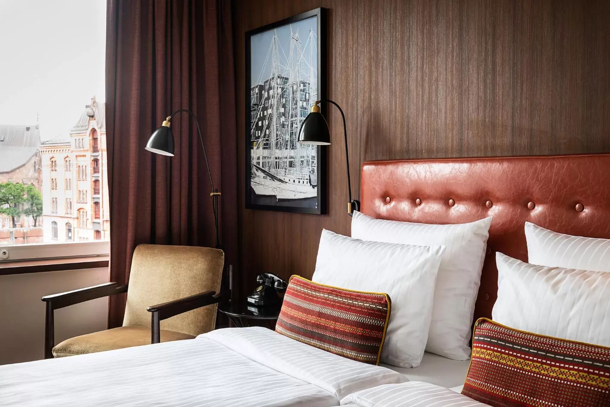 Seating area, Bed in AMERON Hamburg Hotel Speicherstadt Seating area, Bed in AMERON Hamburg Hotel Speicherstadt