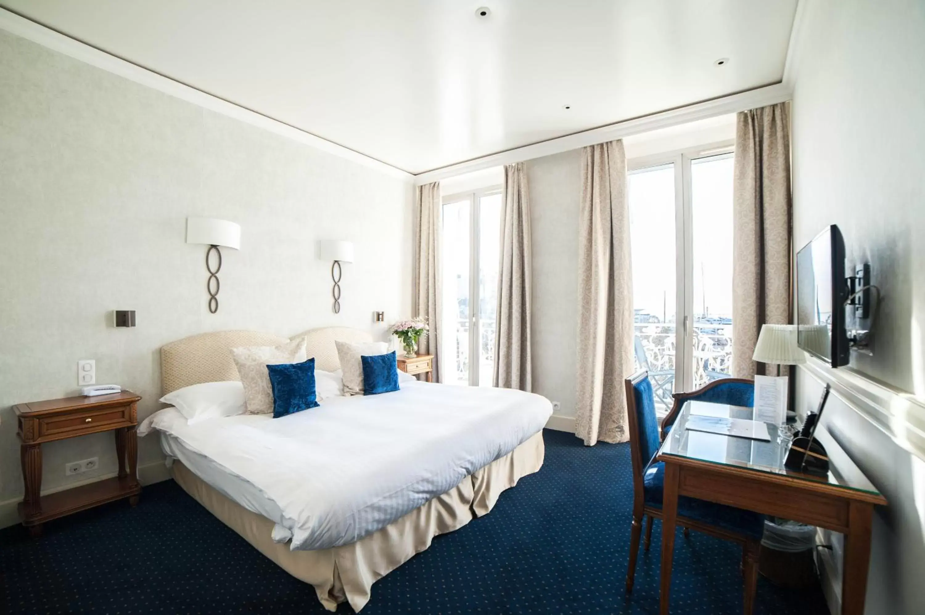 Photo of the whole room, Bed in Hotel Splendid Photo of the whole room, Bed in Hotel Splendid