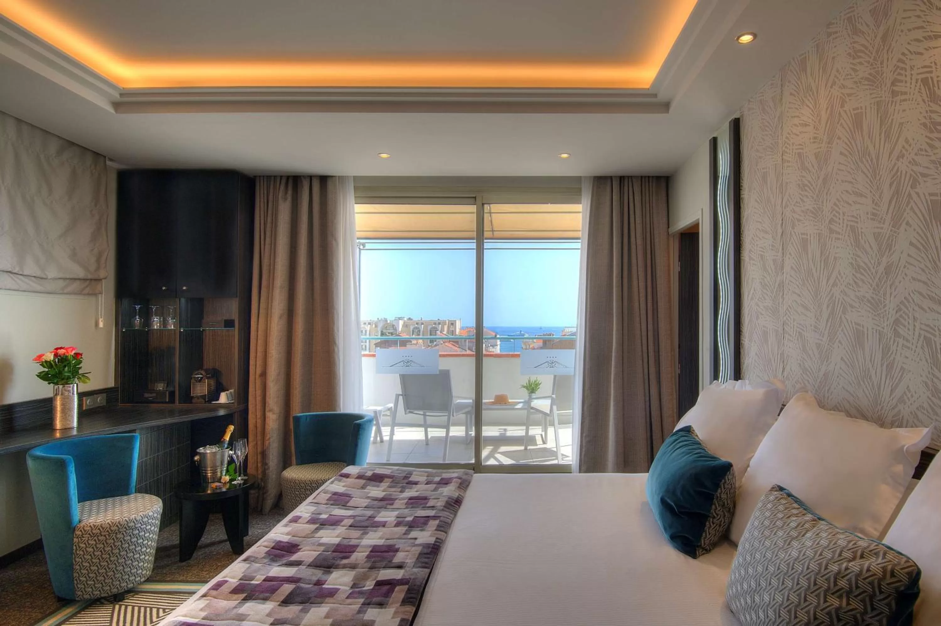 Photo of the whole room, Bed in BW Premier Collection Mondial