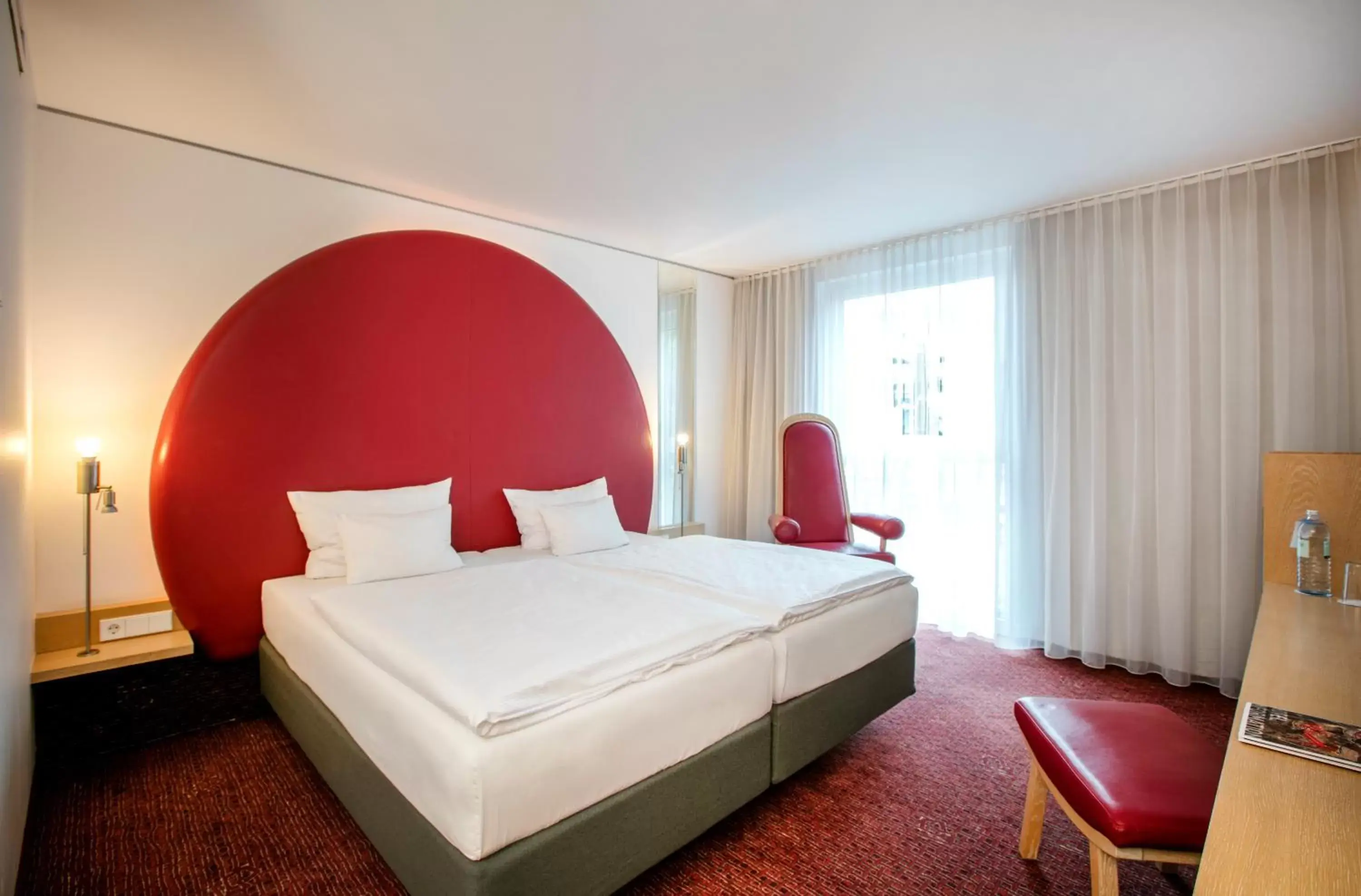 Photo of the whole room, Bed in ARCOTEL Rubin Hamburg Photo of the whole room, Bed in ARCOTEL Rubin Hamburg