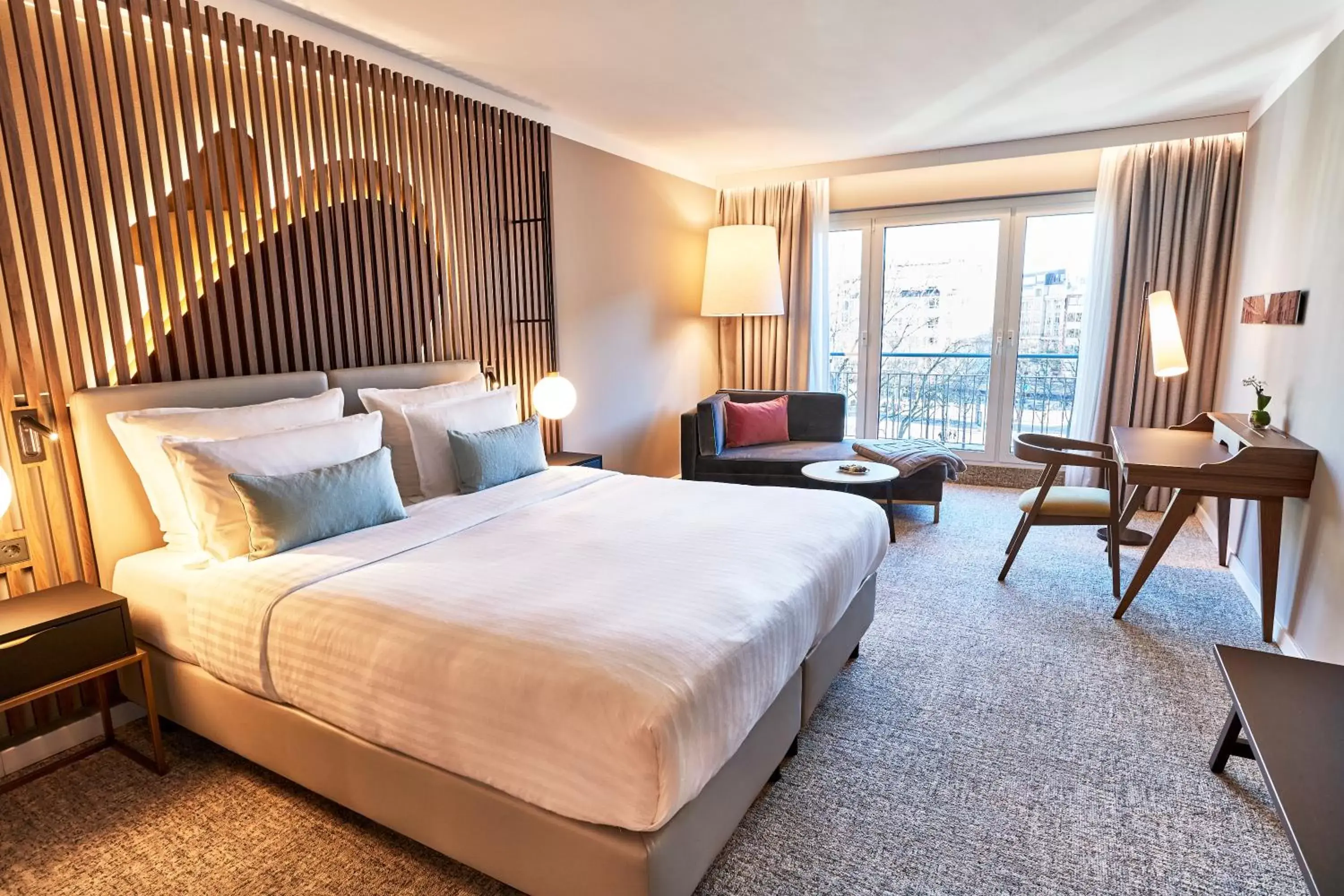 Photo of the whole room, Bed in Steigenberger Hotel Hamburg Photo of the whole room, Bed in Steigenberger Hotel Hamburg