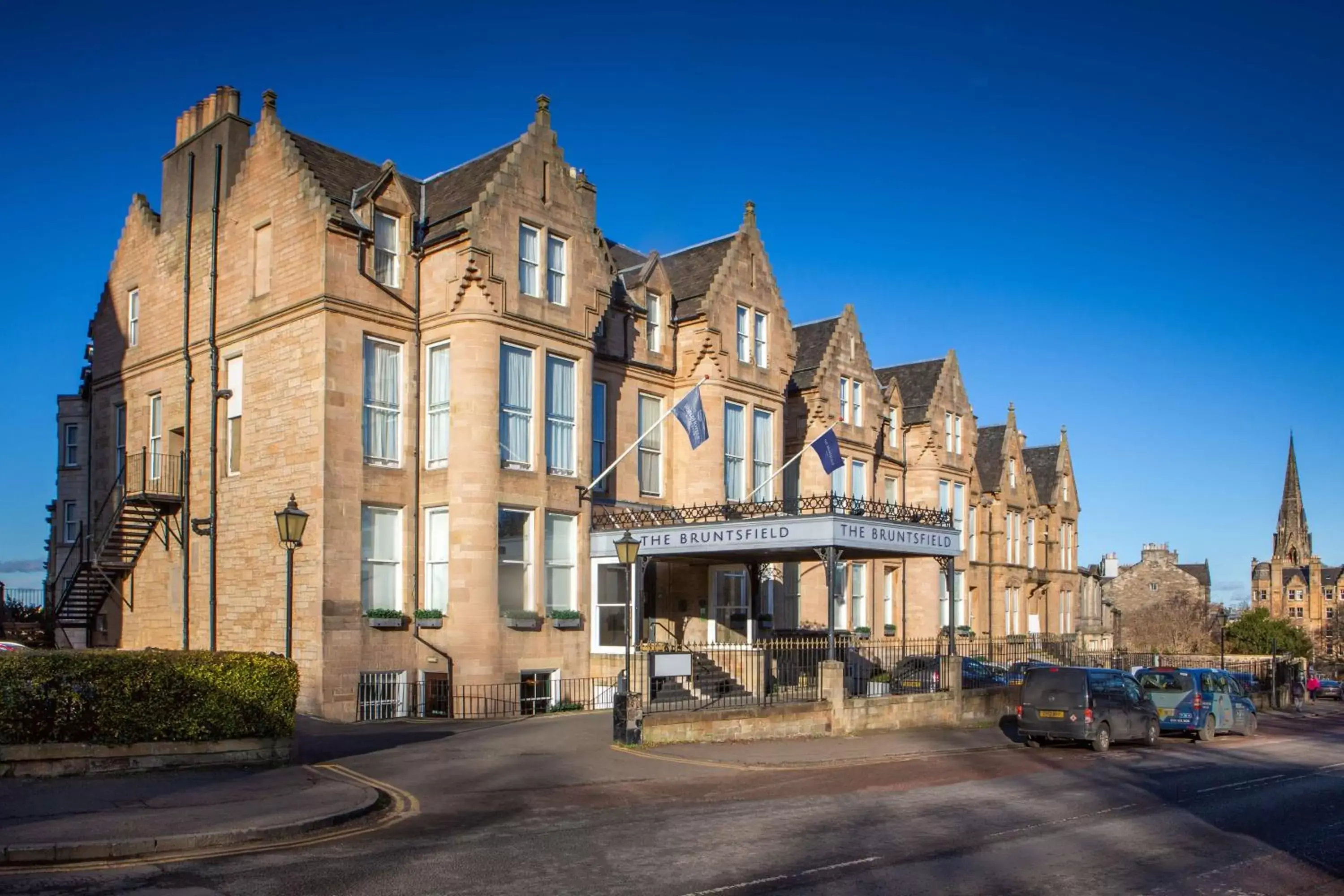 Property building in Bruntsfield Hotel Property building in Bruntsfield Hotel