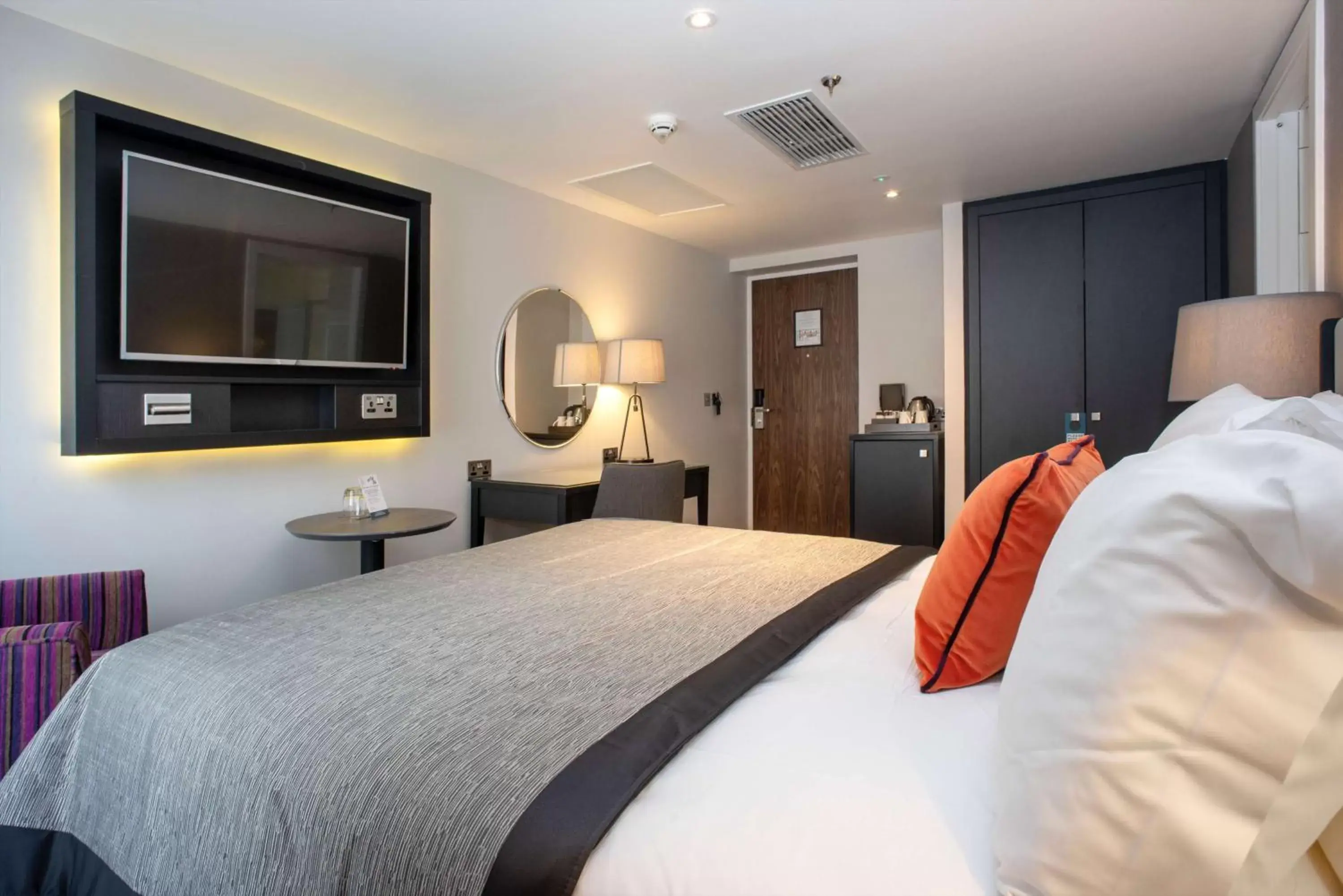 Photo of the whole room, Bed in Ten Hill Place Photo of the whole room, Bed in Ten Hill Place