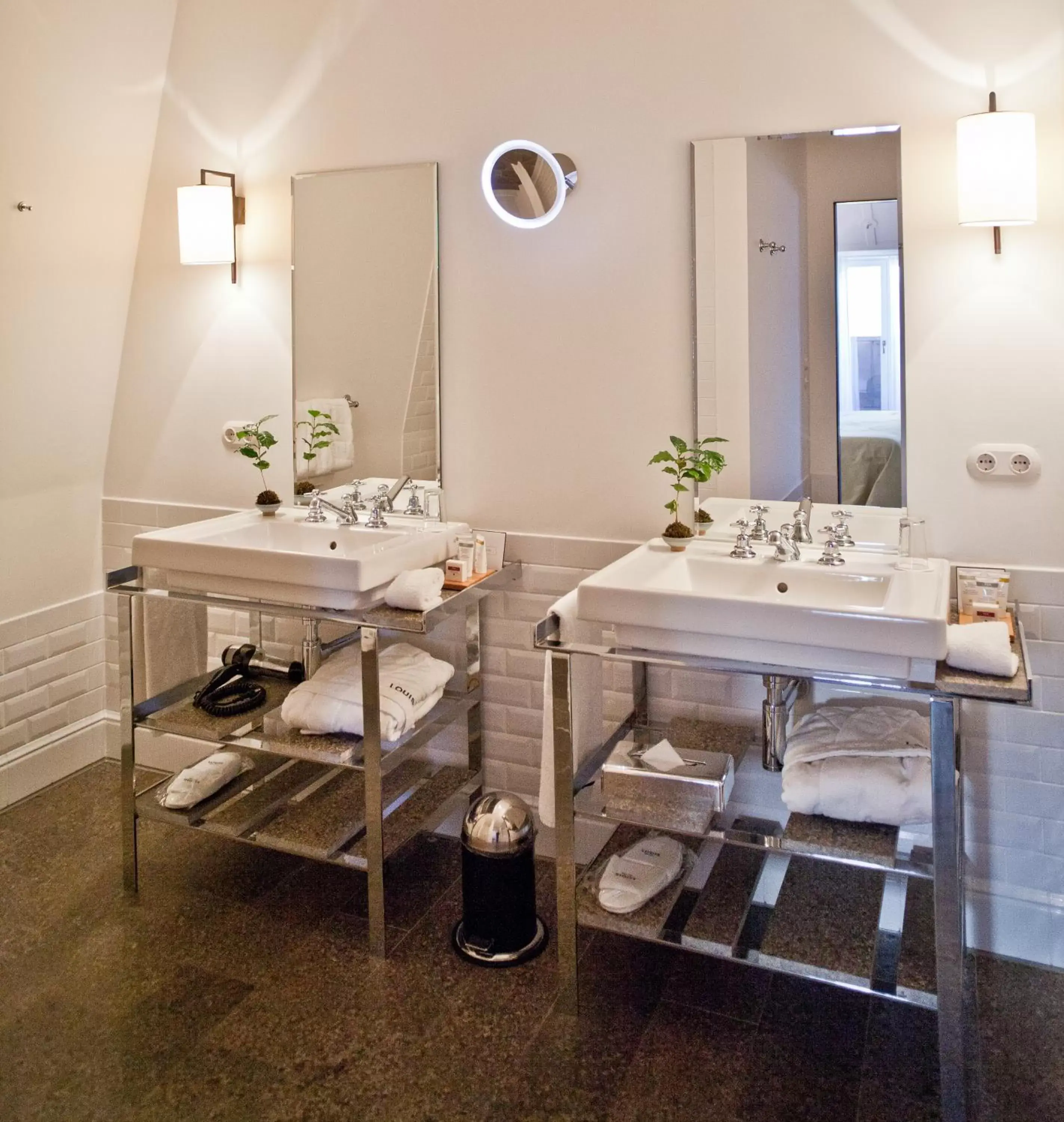 Bathroom in Louis Hotel Bathroom in Louis Hotel