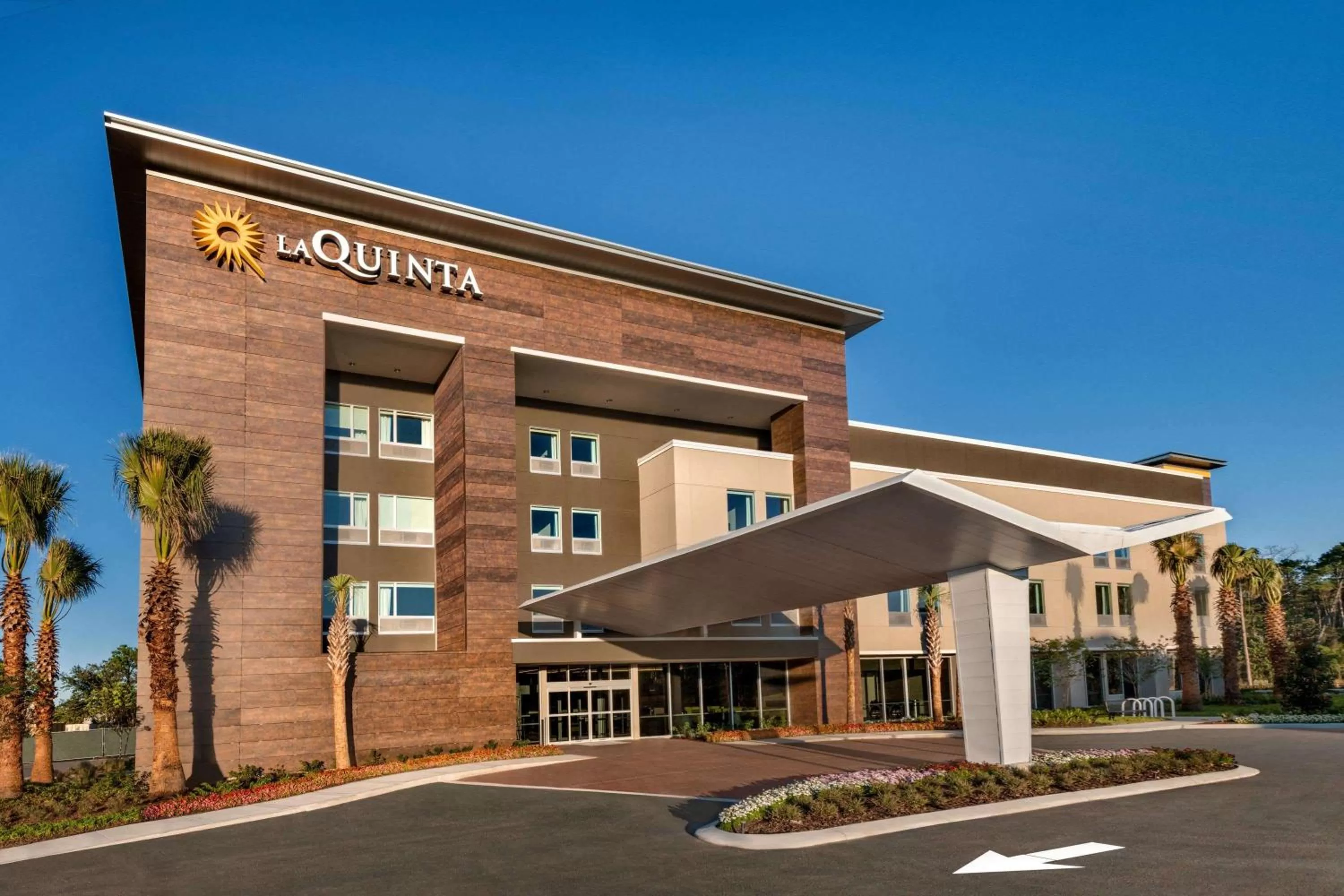 Property building in La Quinta Inn & Suites by Wyndham Orlando I-Drive Theme Parks
