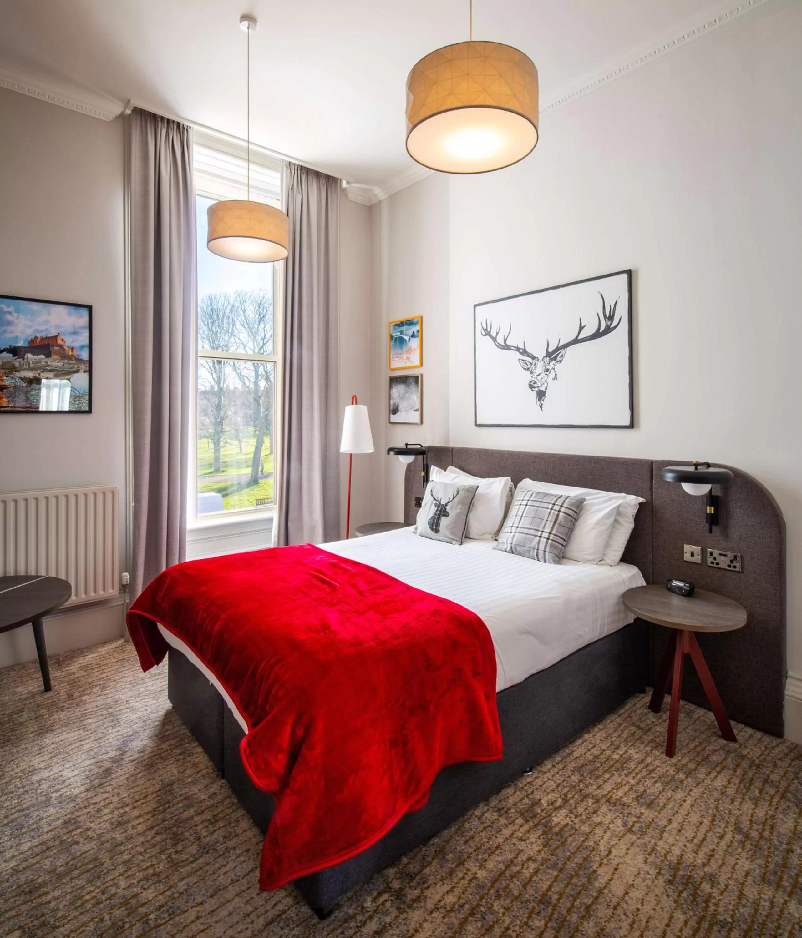 Photo of the whole room, Bed in Bruntsfield Hotel