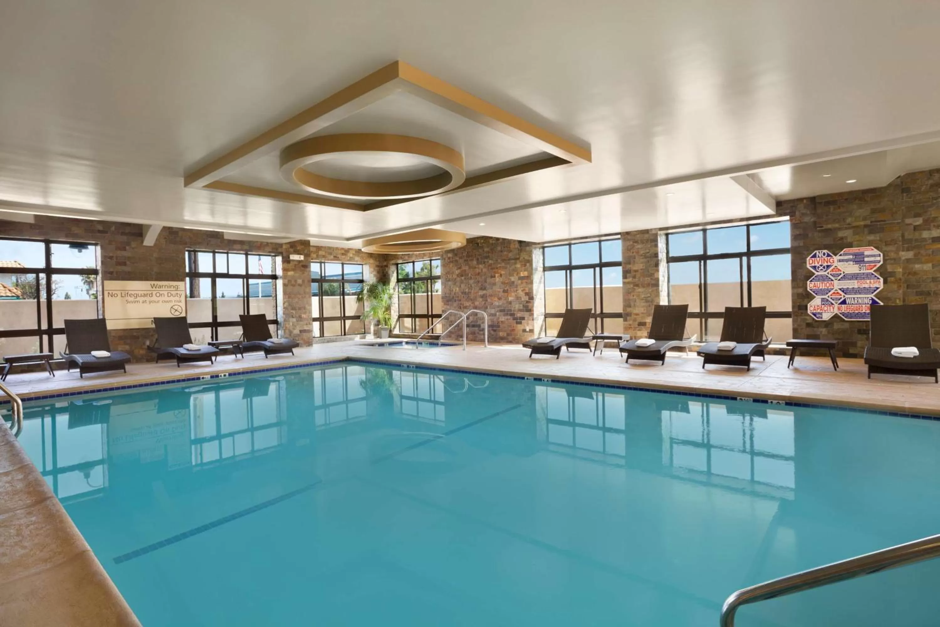 Pool view in Hampton Inn Los Angeles Int'l Airport/Hawthorne