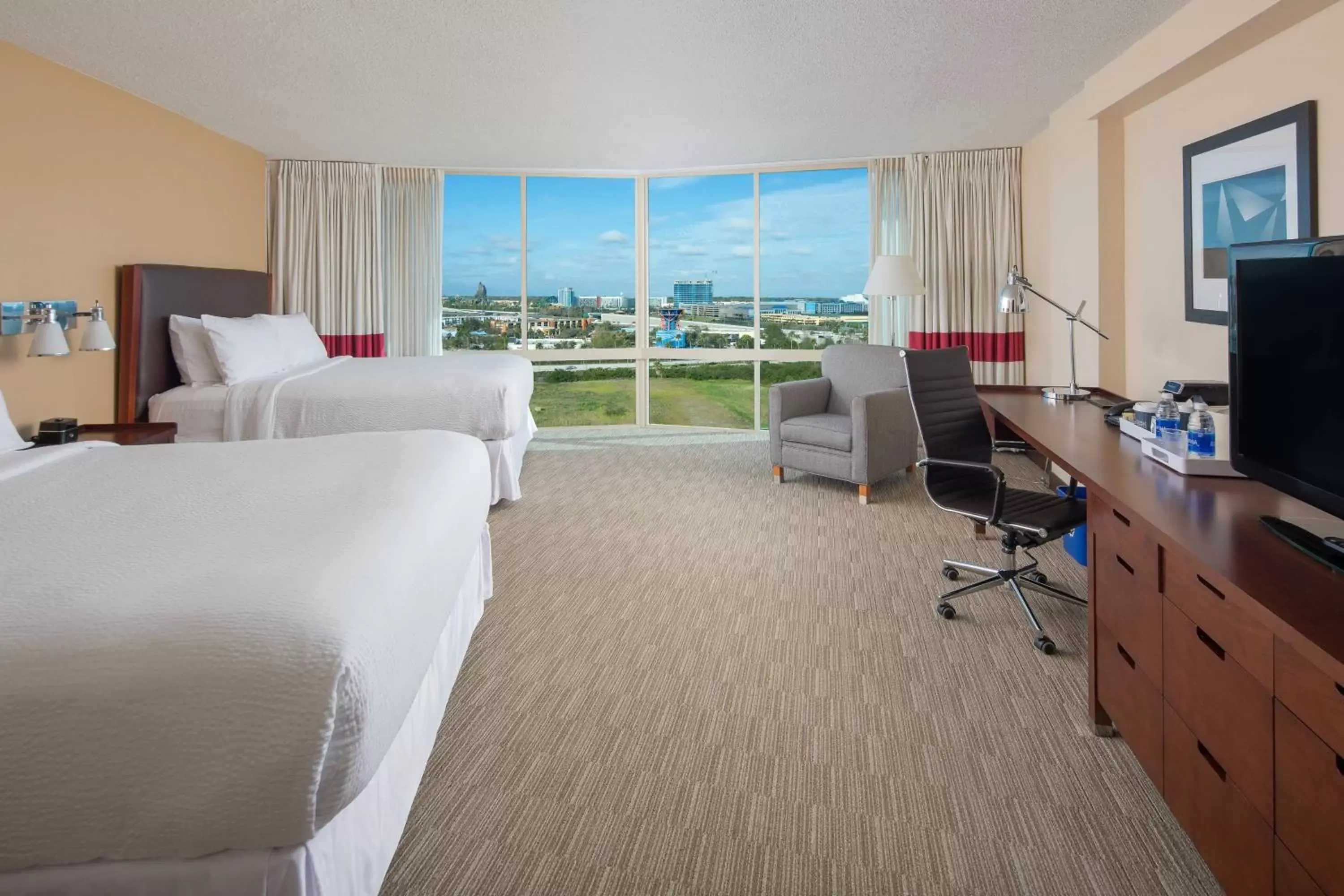 Photo of the whole room, Bed in Four Points by Sheraton Orlando International Drive Photo of the whole room, Bed in Four Points by Sheraton Orlando International Drive