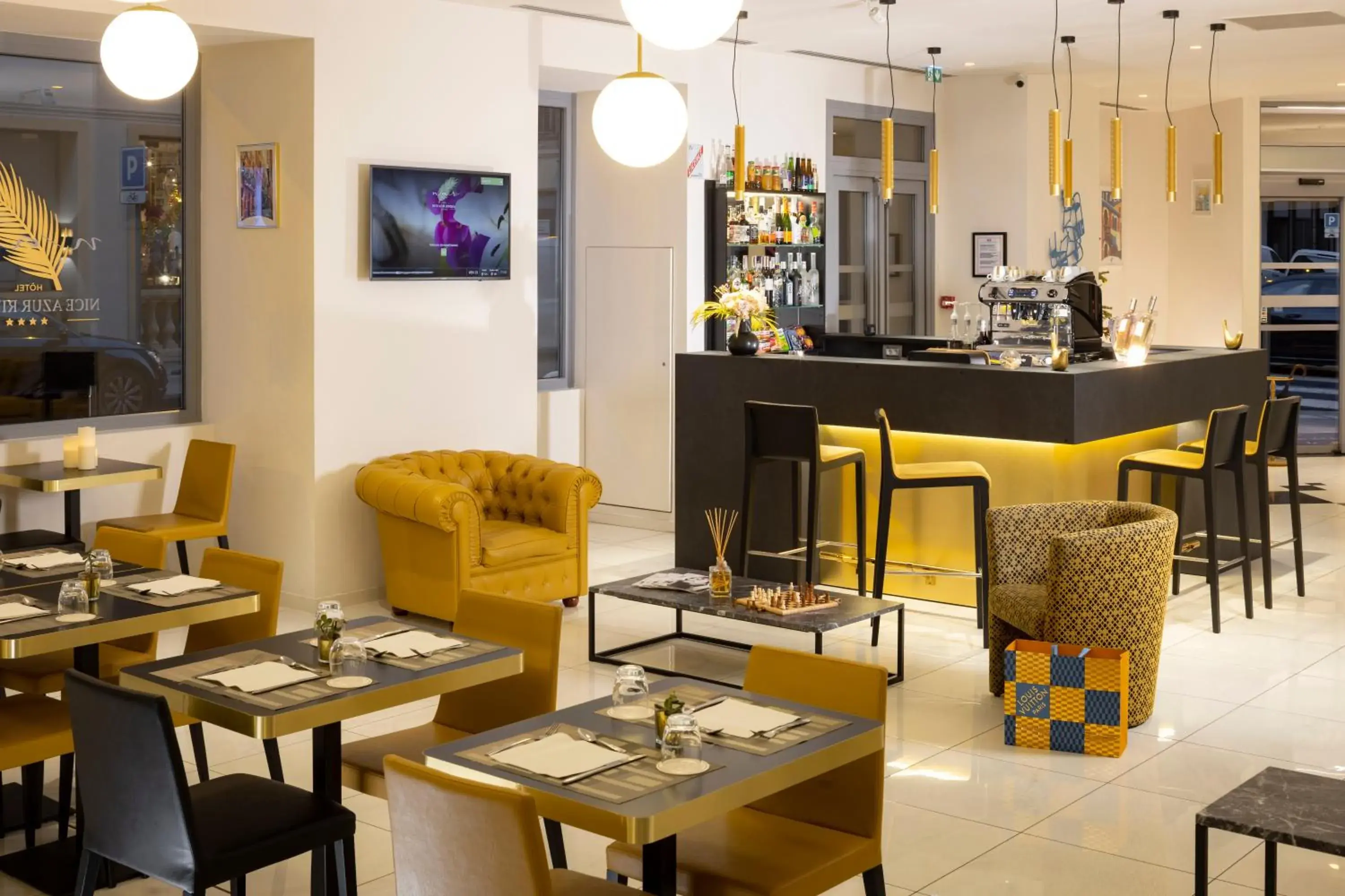 Lounge or bar in Hôtel Nice Azur Riviera Lounge or bar in Hôtel Nice Azur Riviera