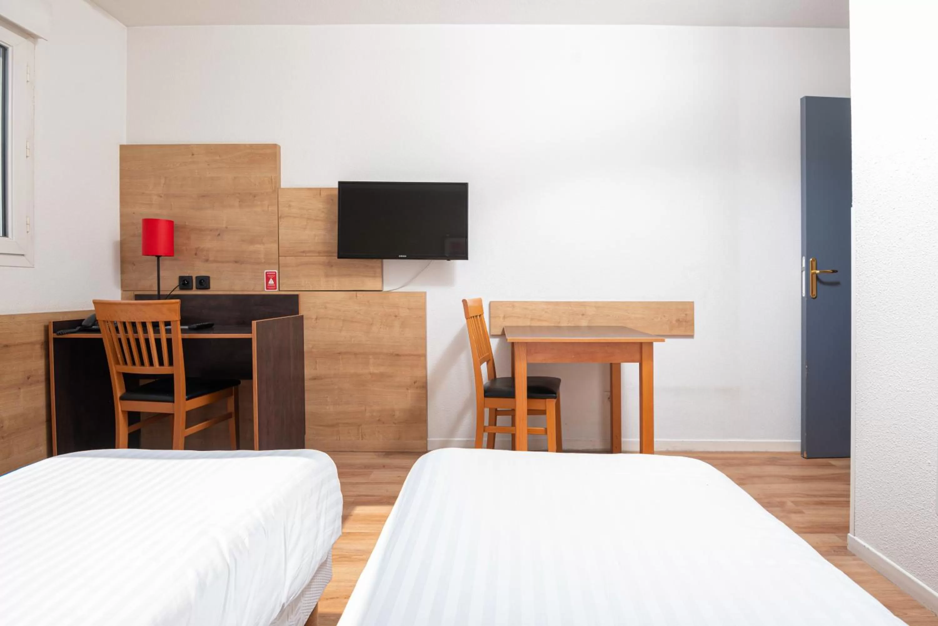 Bedroom, Bed in Apparthotel Privilodges Lyon Lumière
