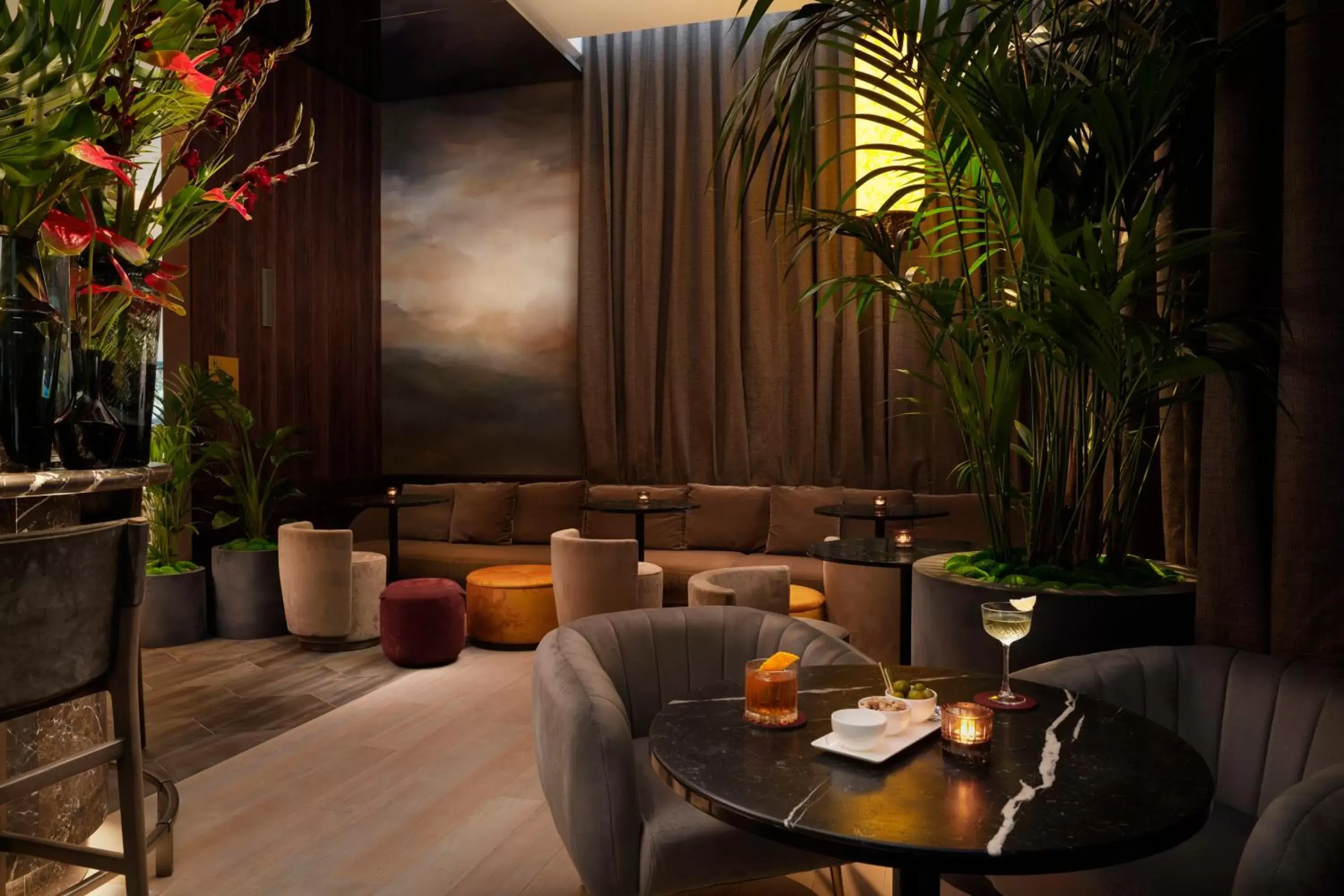 Lounge or bar in Pan Pacific London Lounge or bar in Pan Pacific London