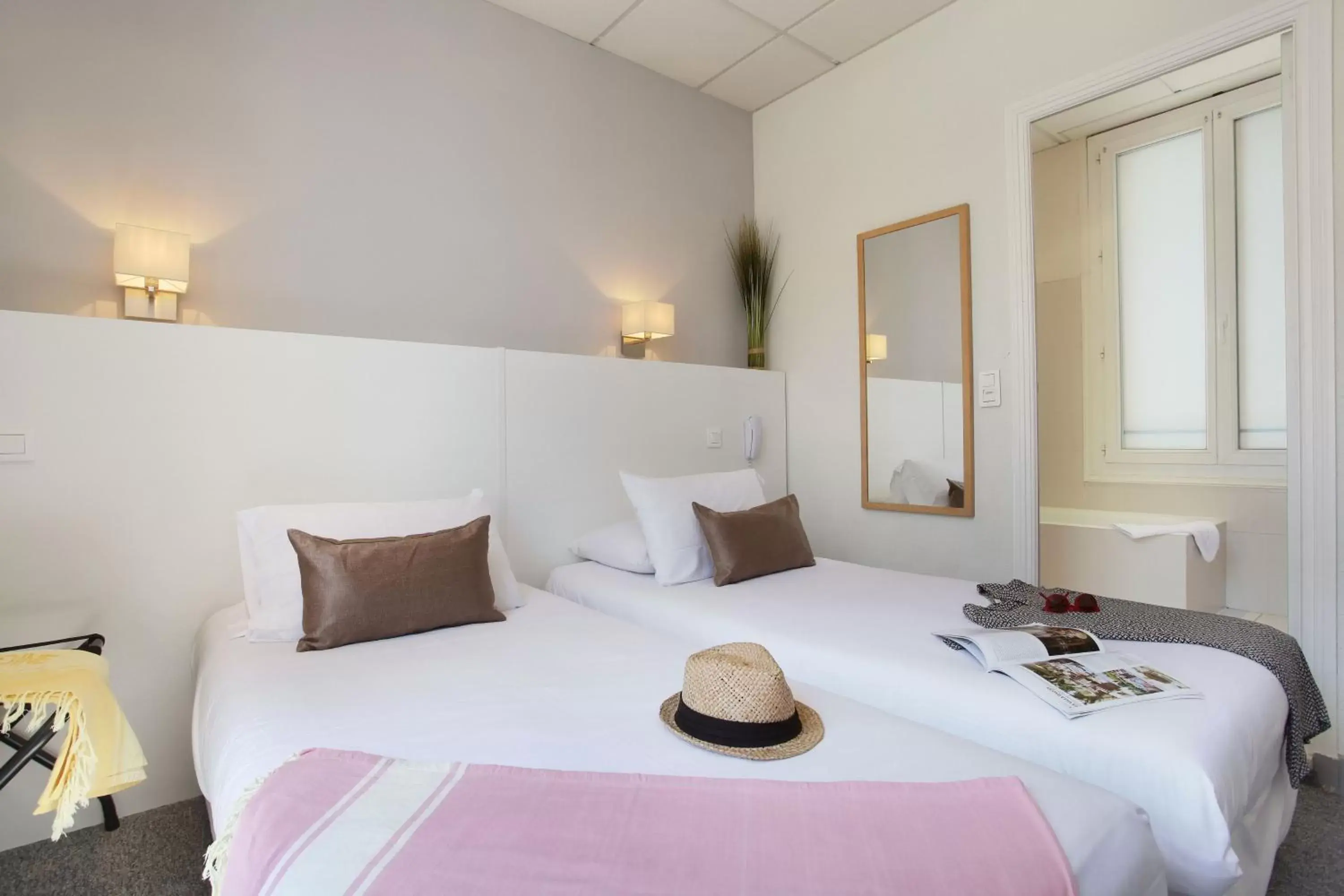 Bed in Hôtel P.L.M. Bed in Hôtel P.L.M.