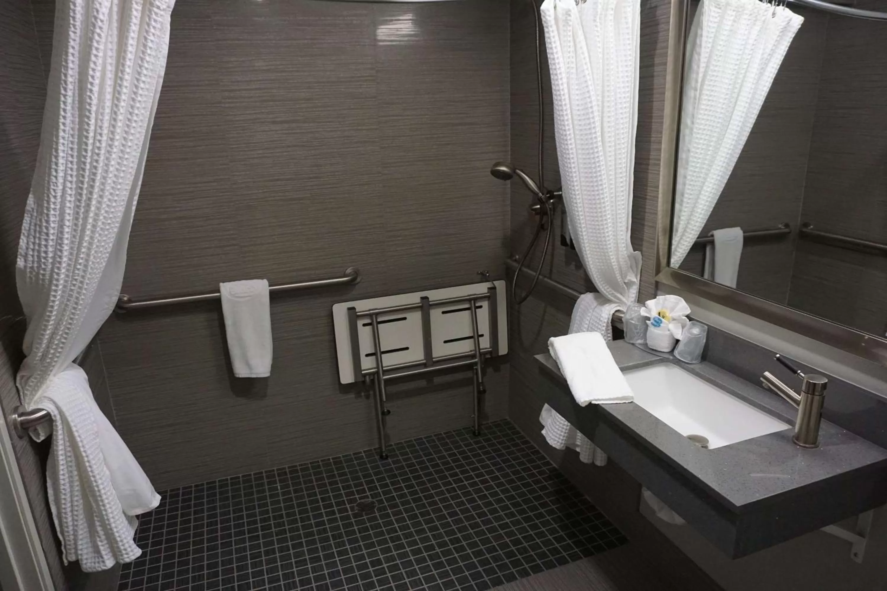 Toilet in Hartford Hotel Best Western Signature Collection