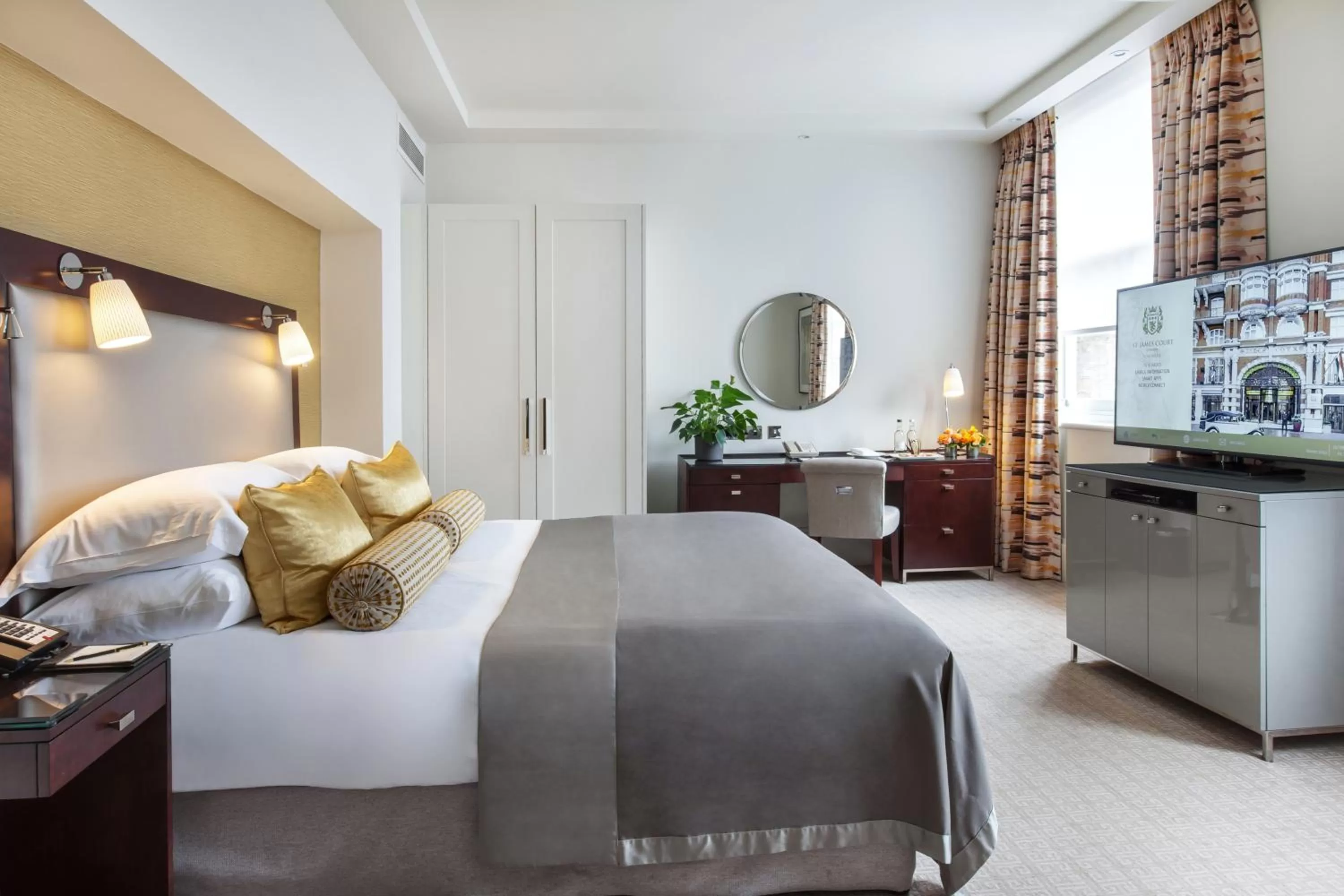 Bed in Taj 51 Buckingham Gate Suites and Residences