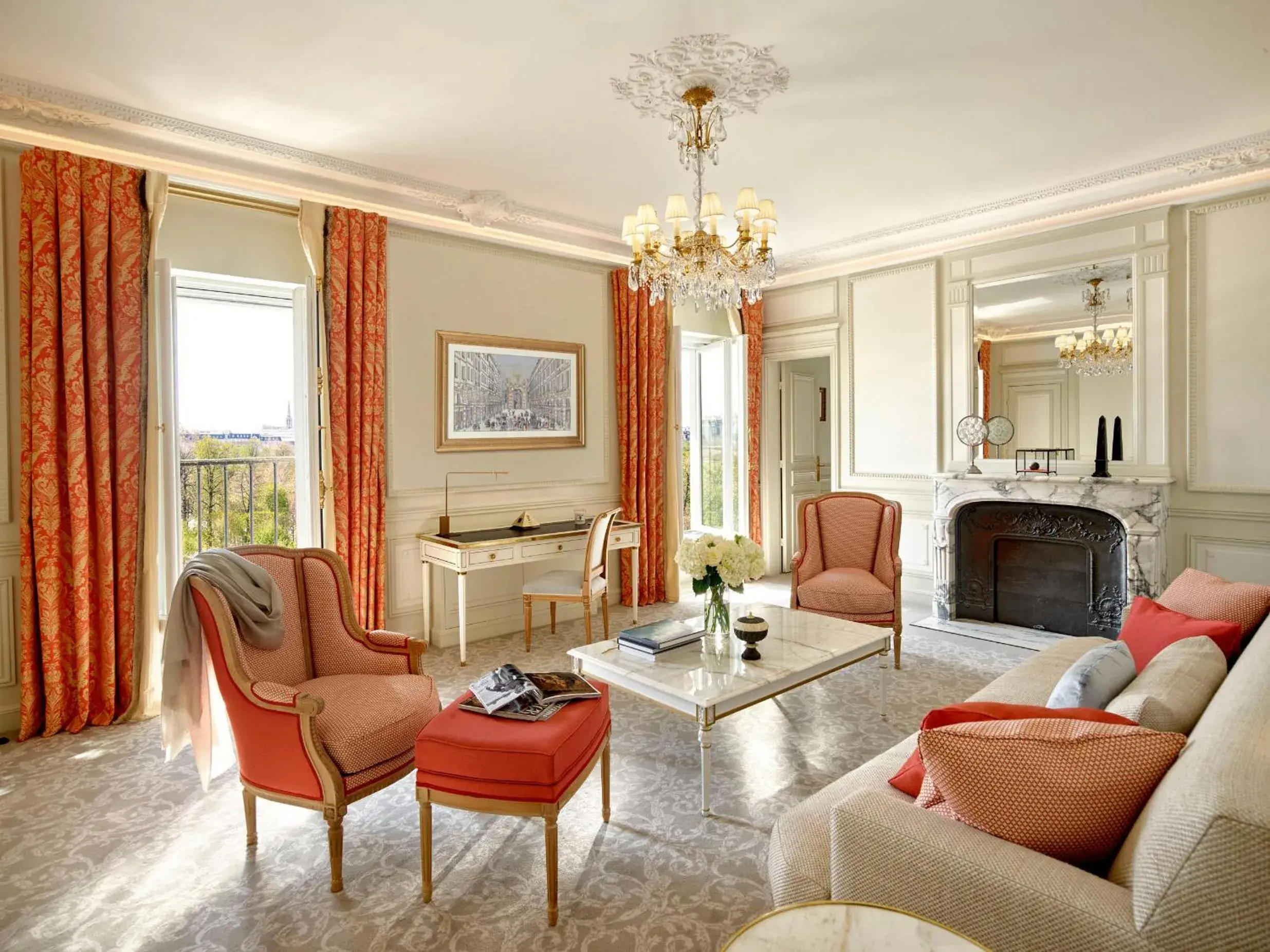 Living room in Le Meurice – Dorchester Collection Living room in Le Meurice – Dorchester Collection