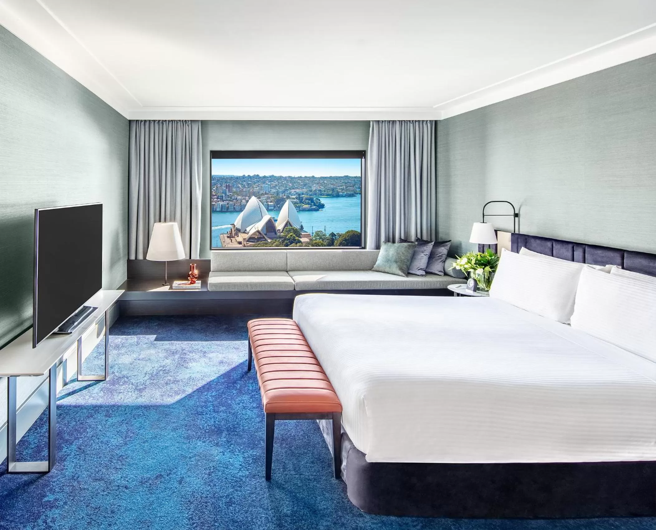 View (from property/room), Bed in InterContinental Sydney by IHG