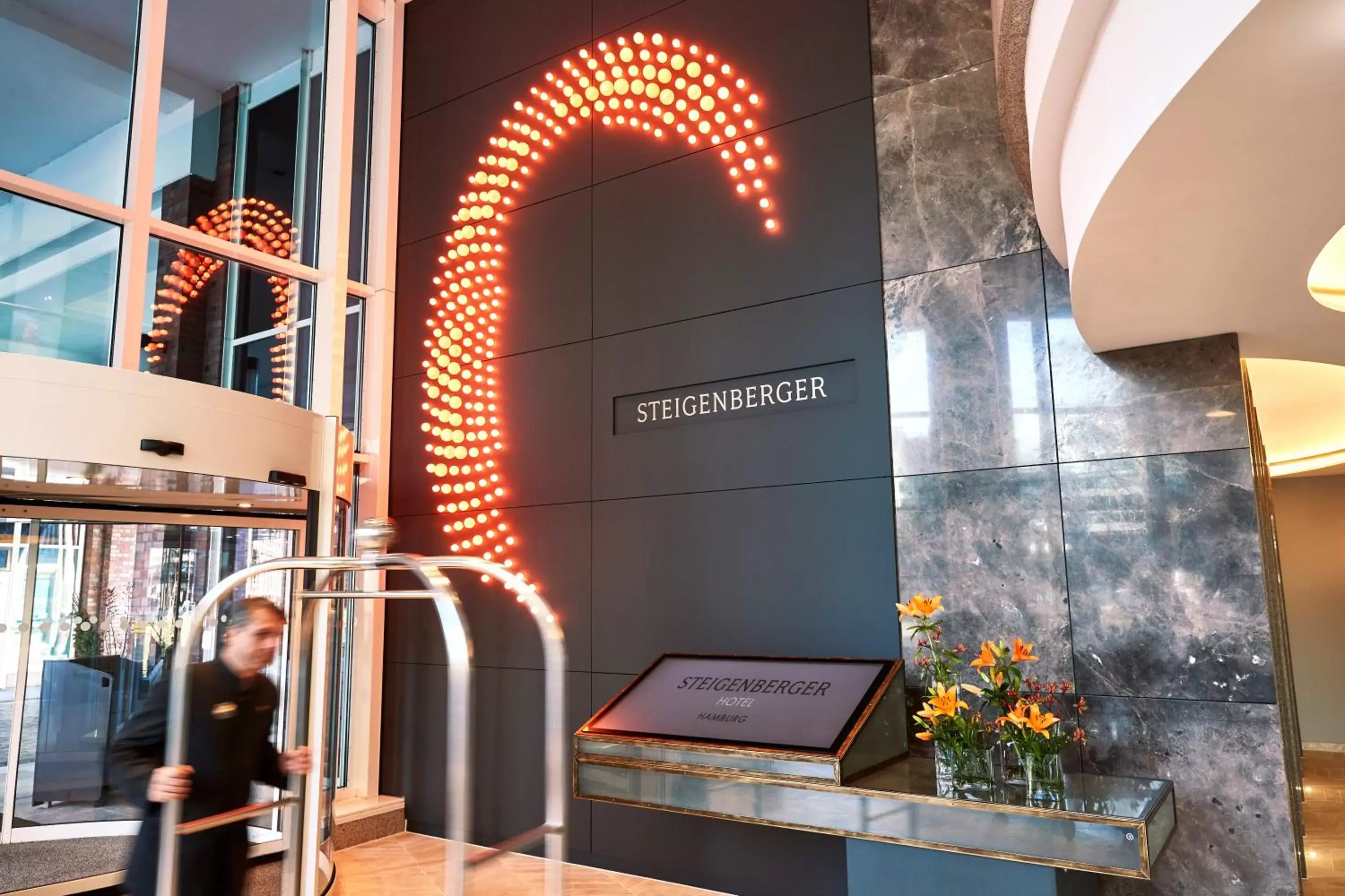 Lobby or reception in Steigenberger Hotel Hamburg Lobby or reception in Steigenberger Hotel Hamburg