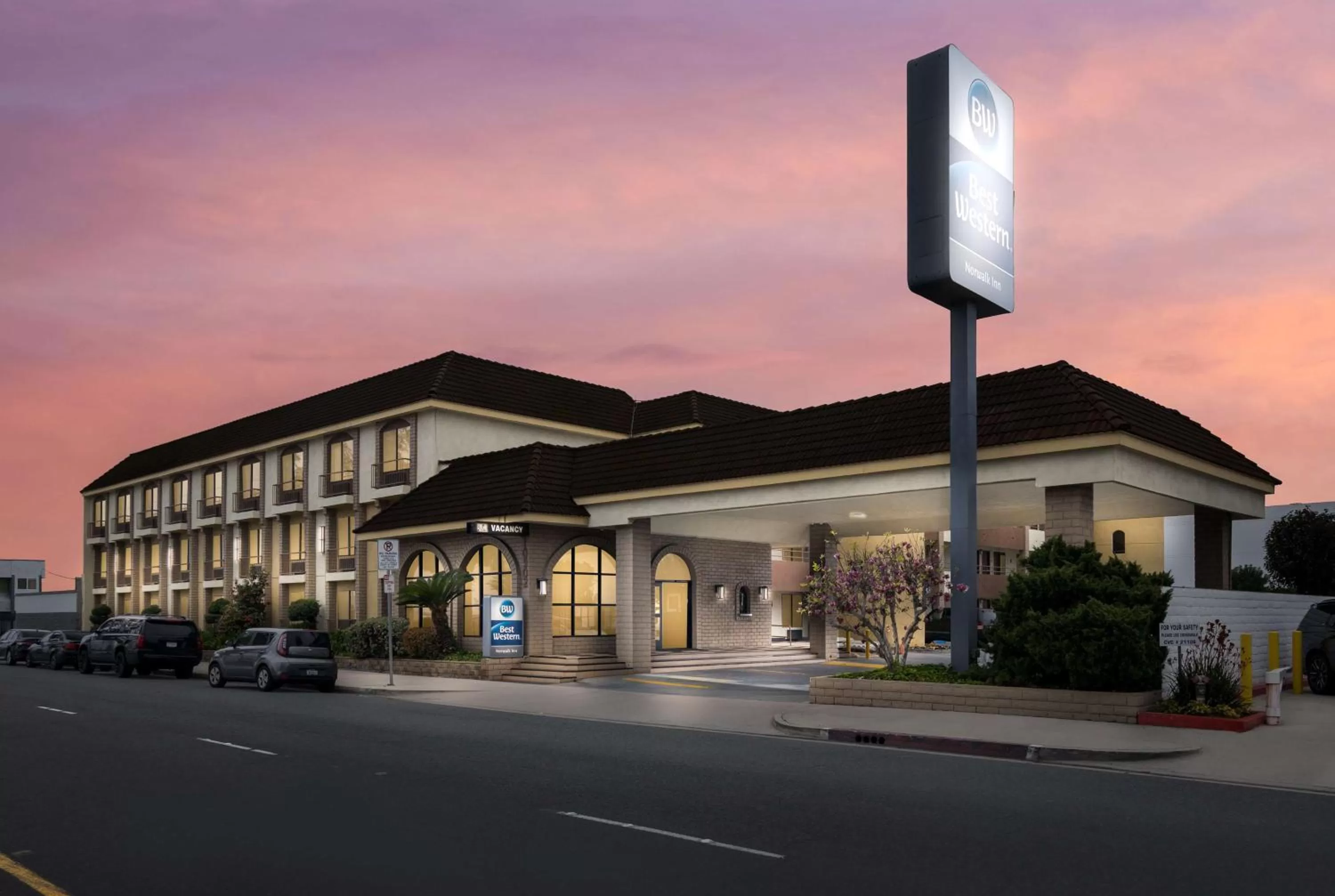 Property building in Best Western Norwalk Inn