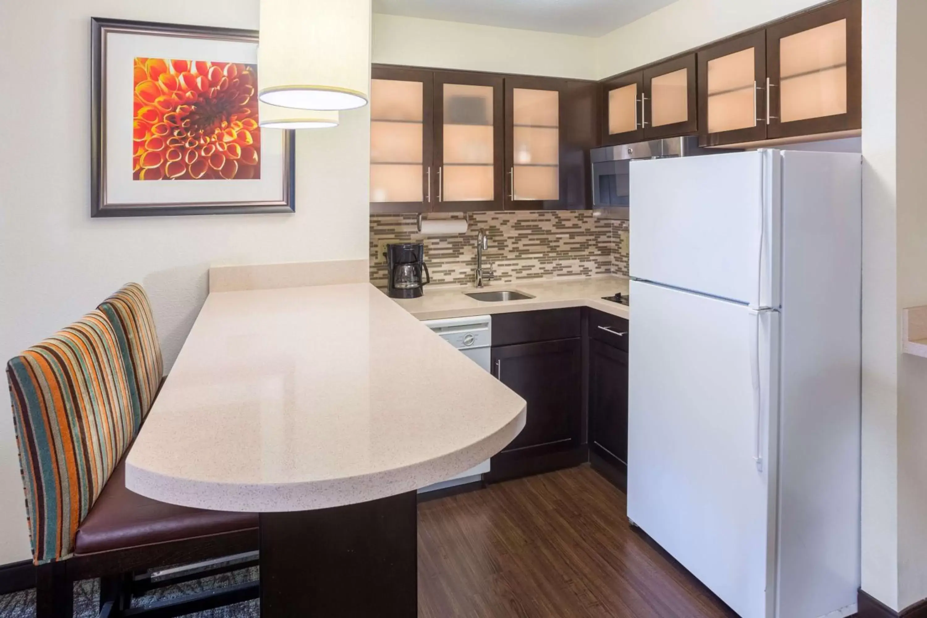 Kitchen or kitchenette in Sonesta ES Suites Atlanta Perimeter Center Kitchen or kitchenette in Sonesta ES Suites Atlanta Perimeter Center
