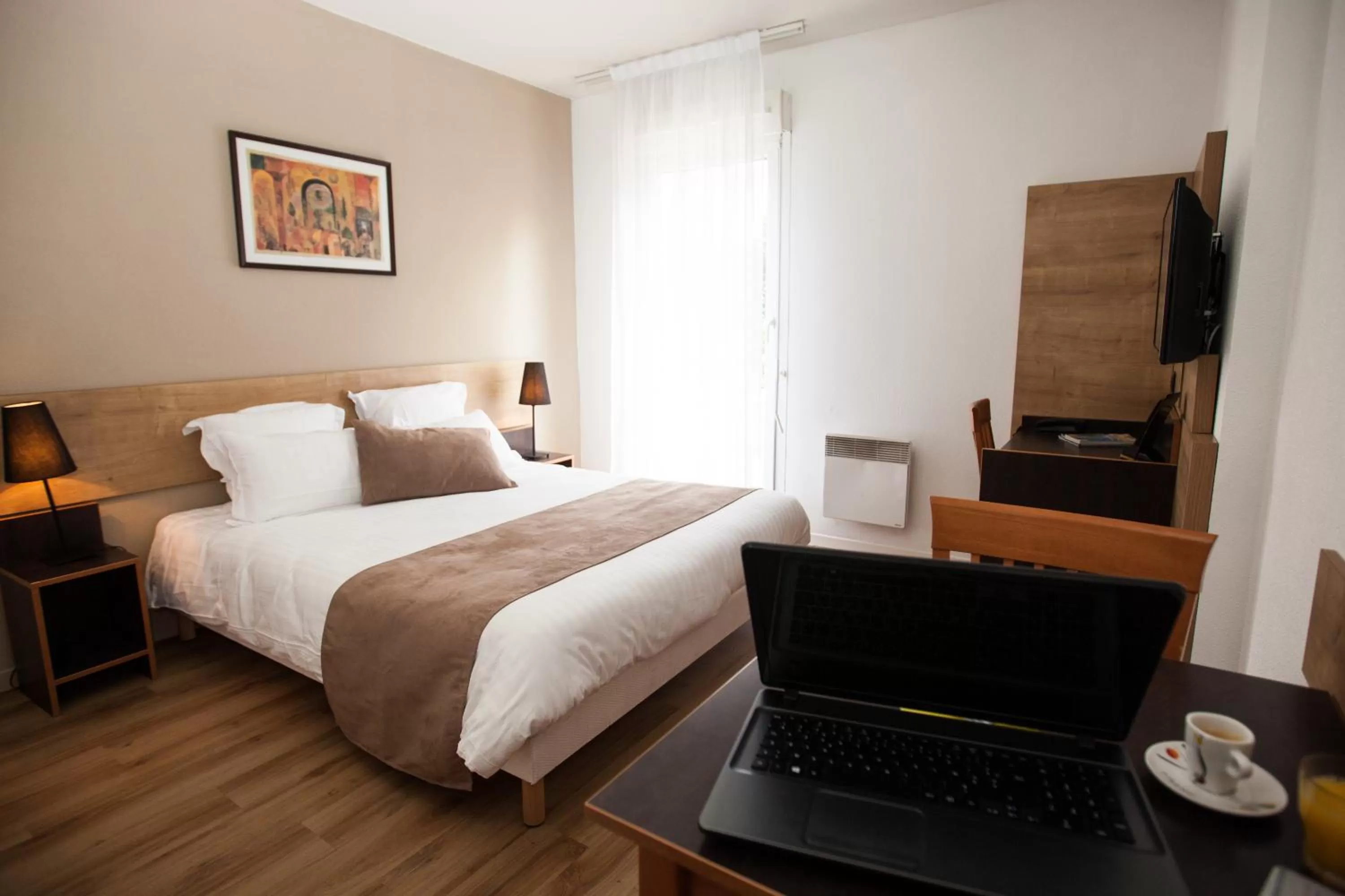 Bedroom, Bed in Apparthotel Privilodges Lyon Lumière