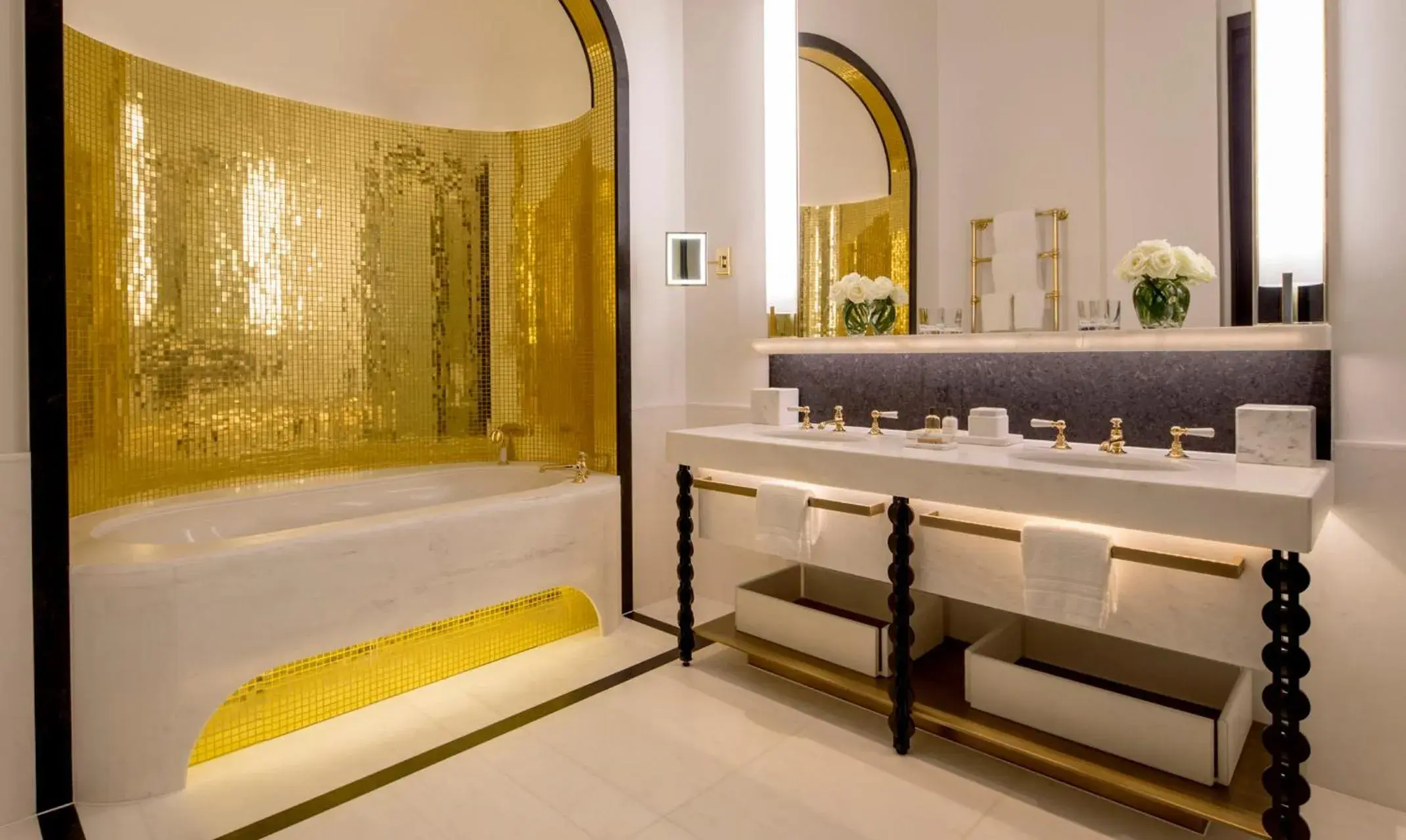 Bathroom, Bed in Four Seasons Hotel London at Tower Bridge Bathroom, Bed in Four Seasons Hotel London at Tower Bridge
