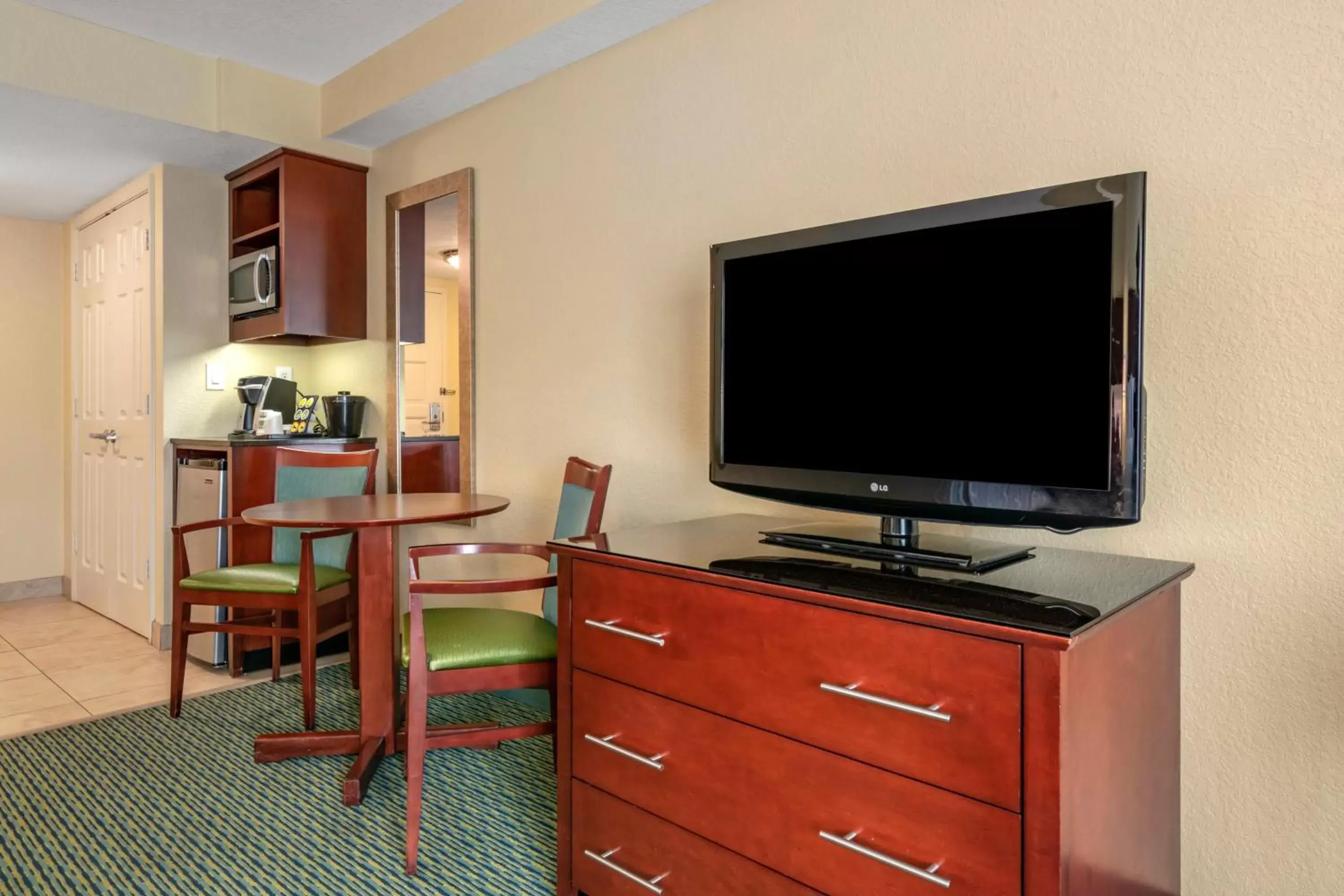 Guests in Holiday Inn Resort Orlando - Lake Buena Vista by IHG Guests in Holiday Inn Resort Orlando - Lake Buena Vista by IHG