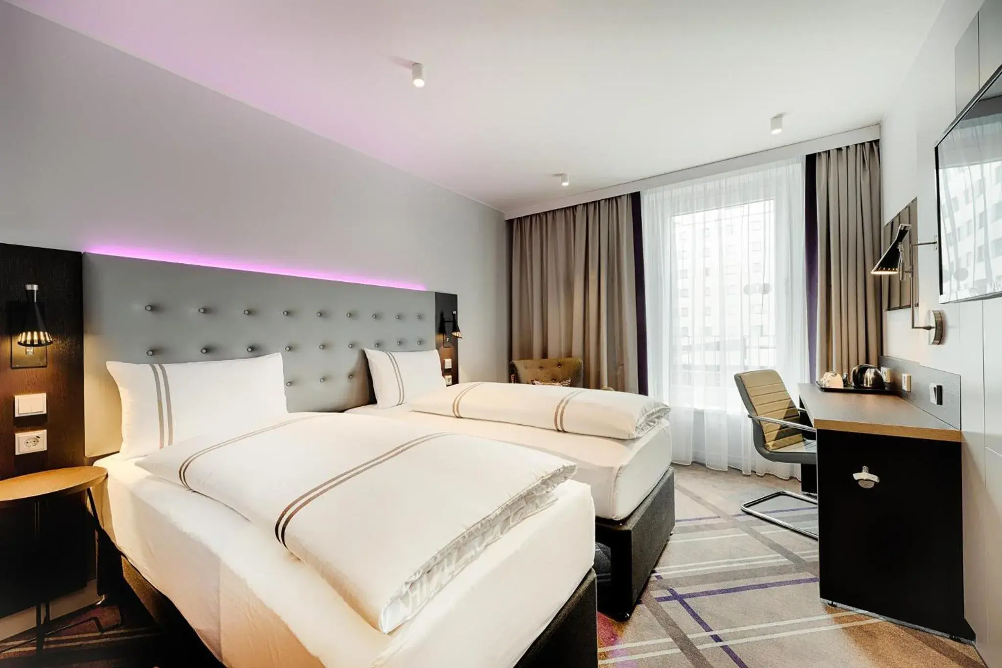 Bedroom, Bed in Premier Inn Hamburg City Klostertor Bedroom, Bed in Premier Inn Hamburg City Klostertor