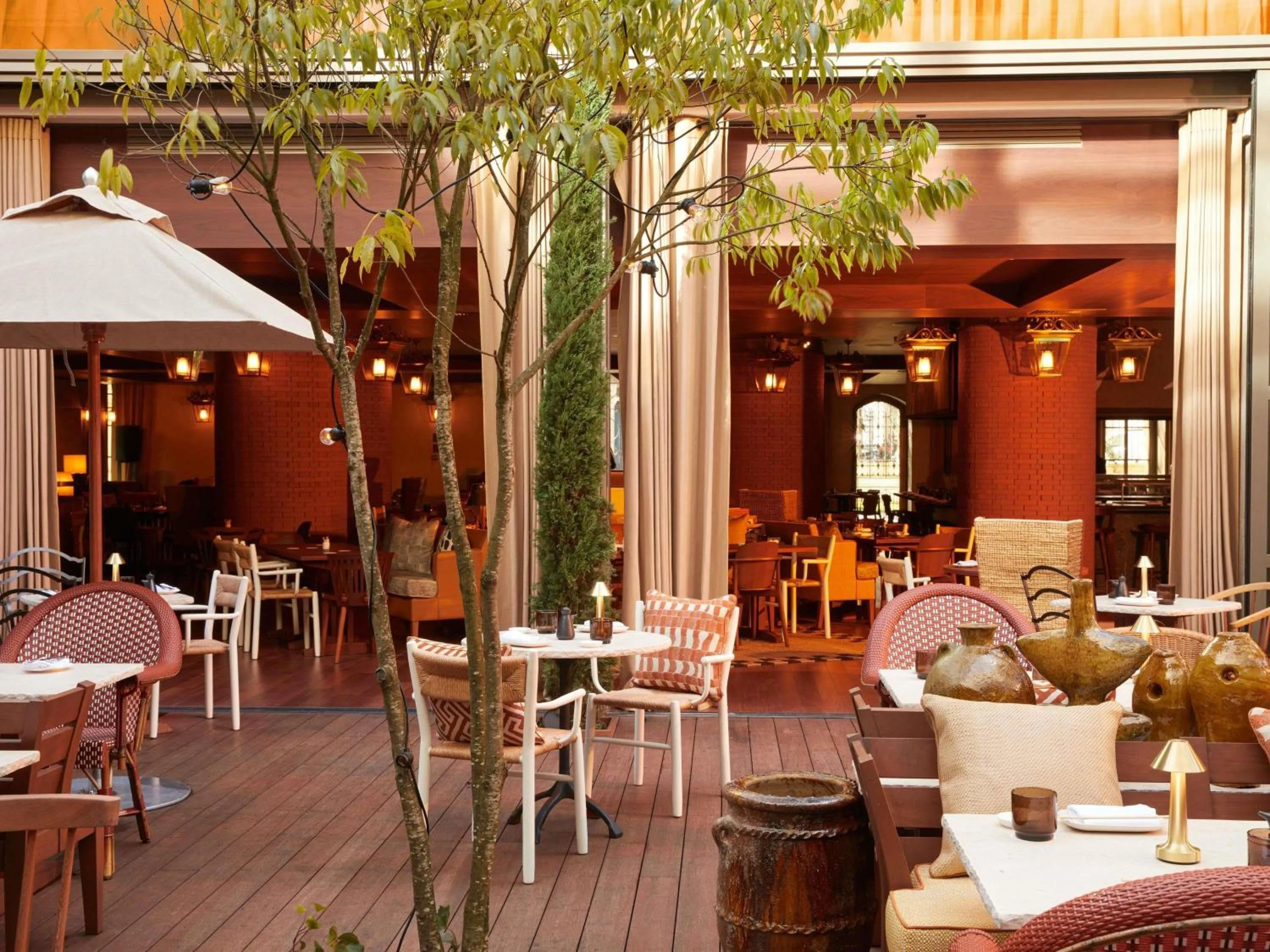 Property building in Mondrian Bordeaux Les Carmes