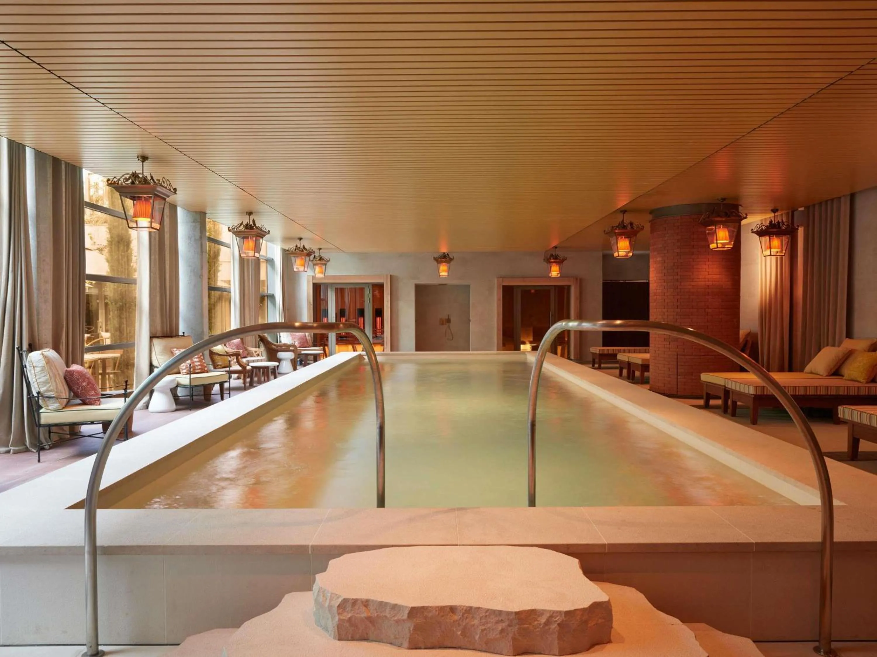 Property building in Mondrian Bordeaux Les Carmes