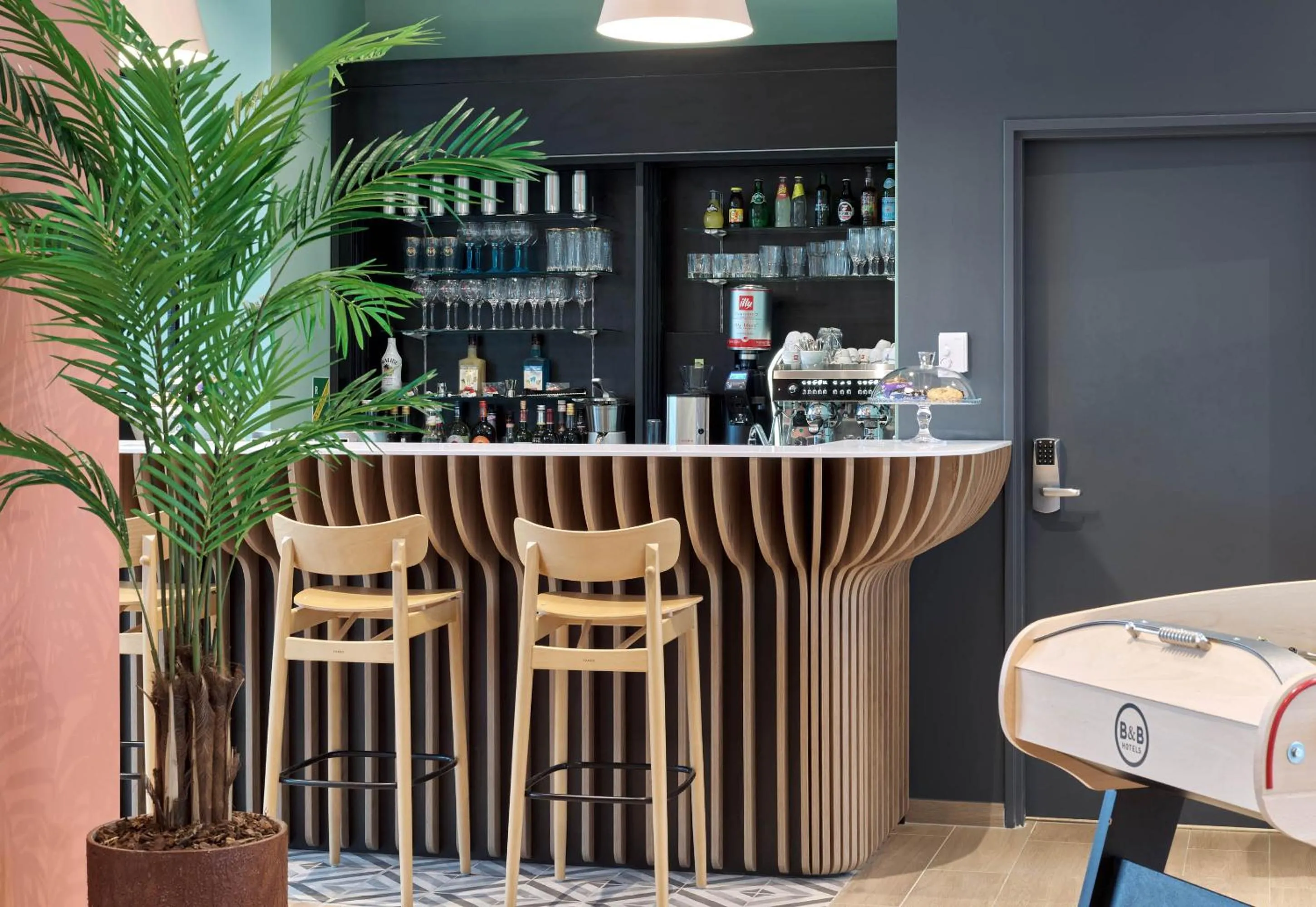 Restaurant/places to eat in B&B HOTEL Versailles Rocquencourt