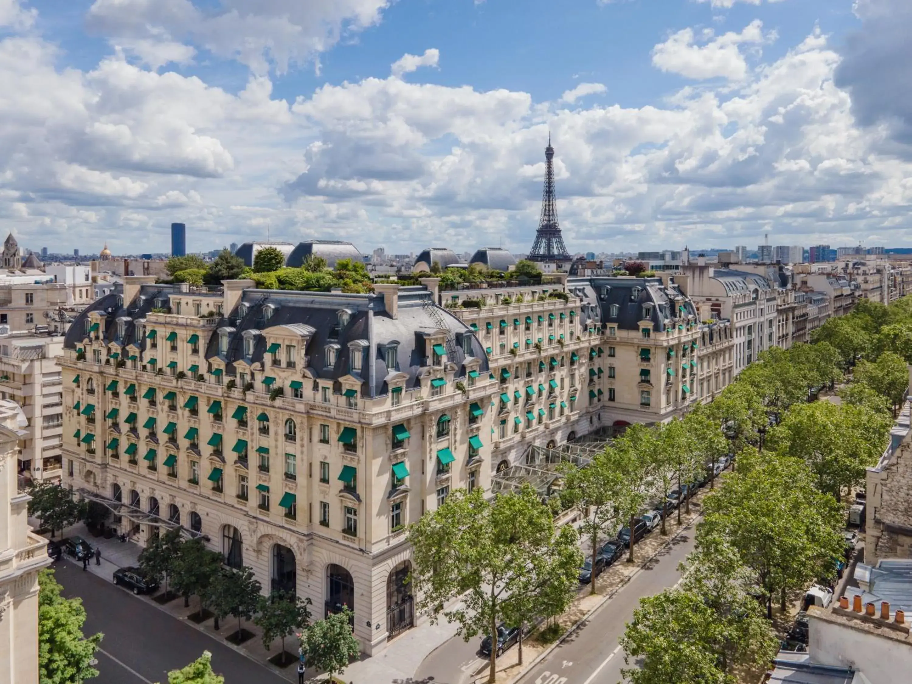 Nearby landmark in The Peninsula Paris Nearby landmark in The Peninsula Paris