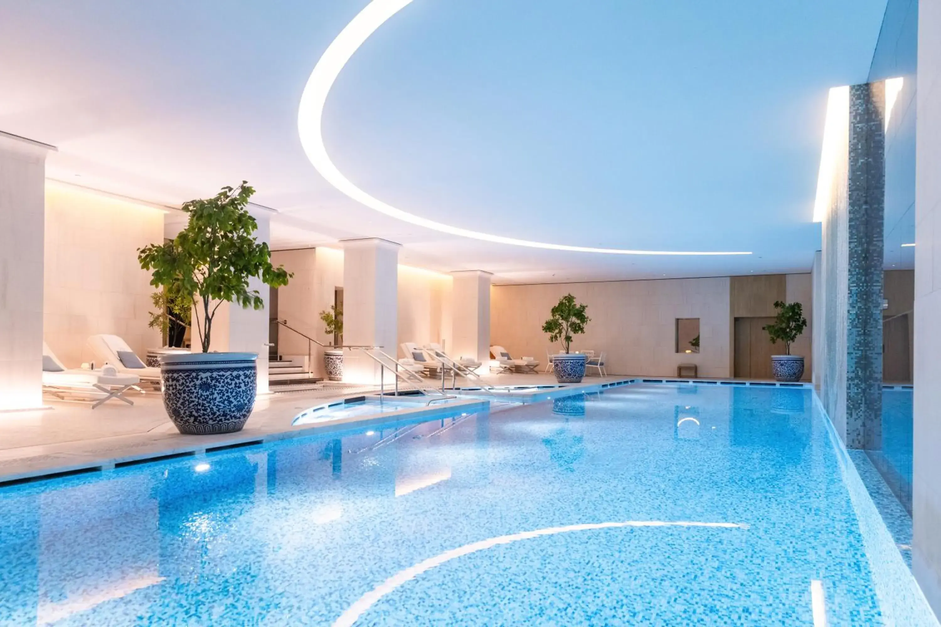 Swimming pool in The Peninsula Paris Swimming pool in The Peninsula Paris