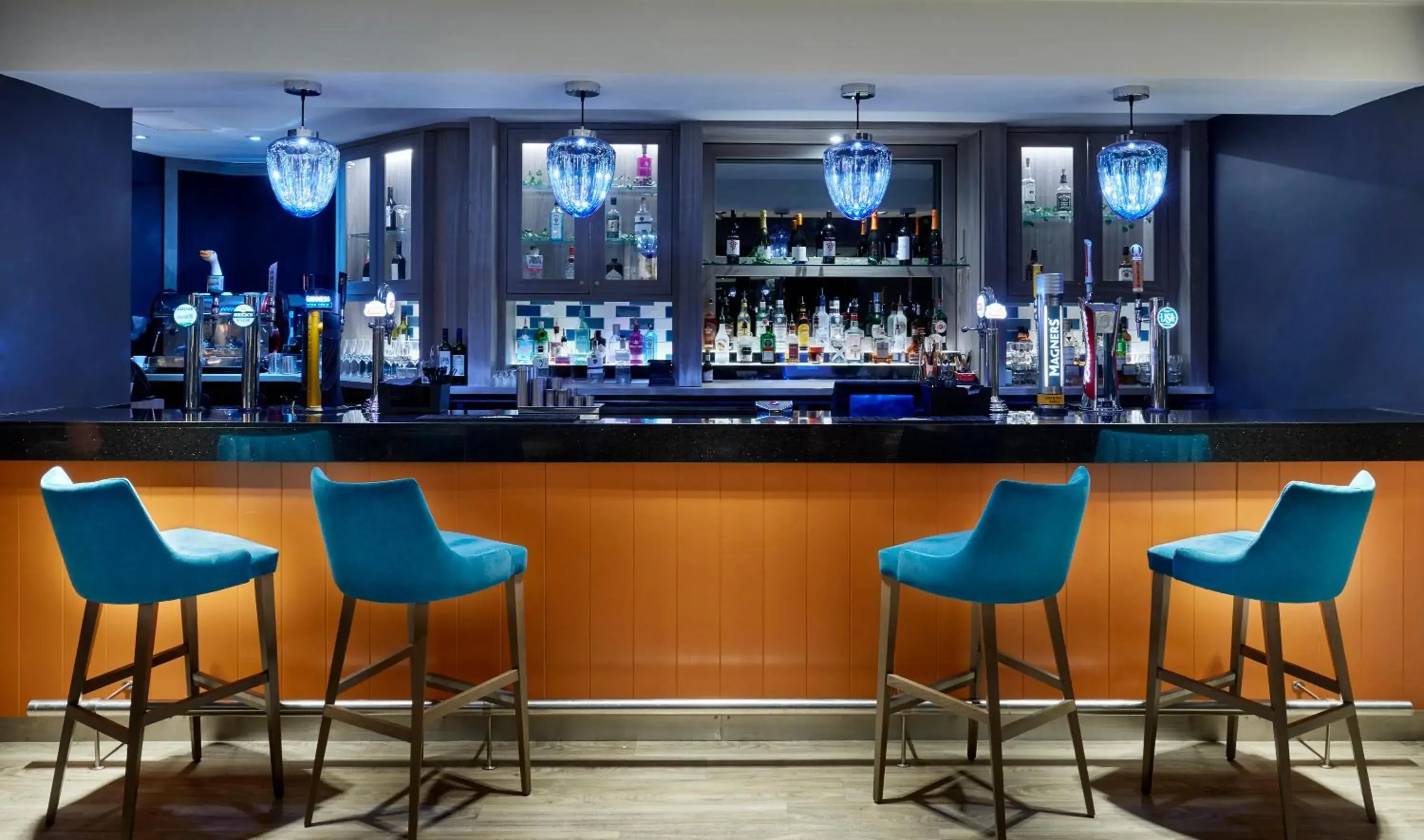 Lounge or bar in Leonardo Edinburgh Murrayfield Lounge or bar in Leonardo Edinburgh Murrayfield