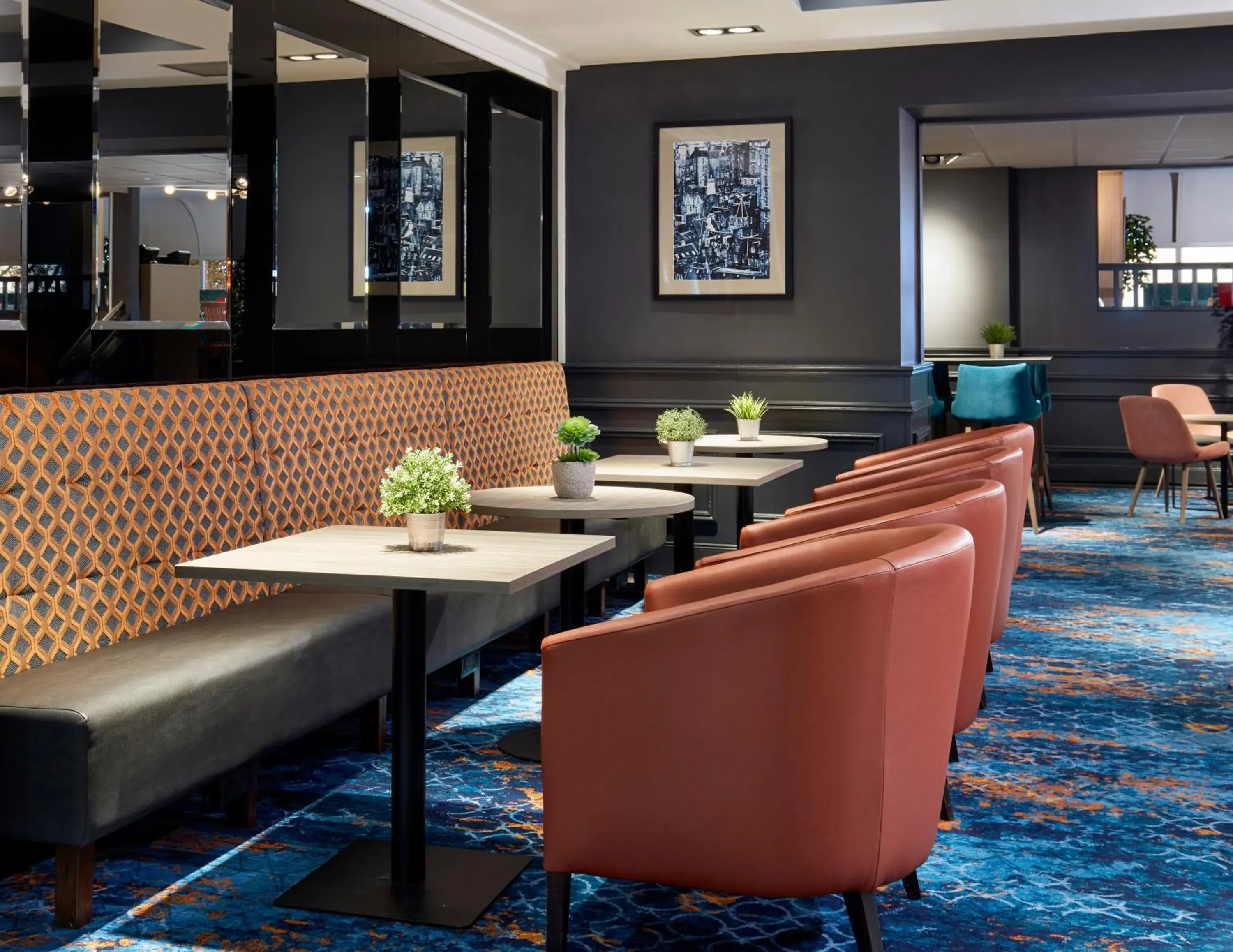 Lounge or bar in Leonardo Edinburgh Murrayfield Lounge or bar in Leonardo Edinburgh Murrayfield
