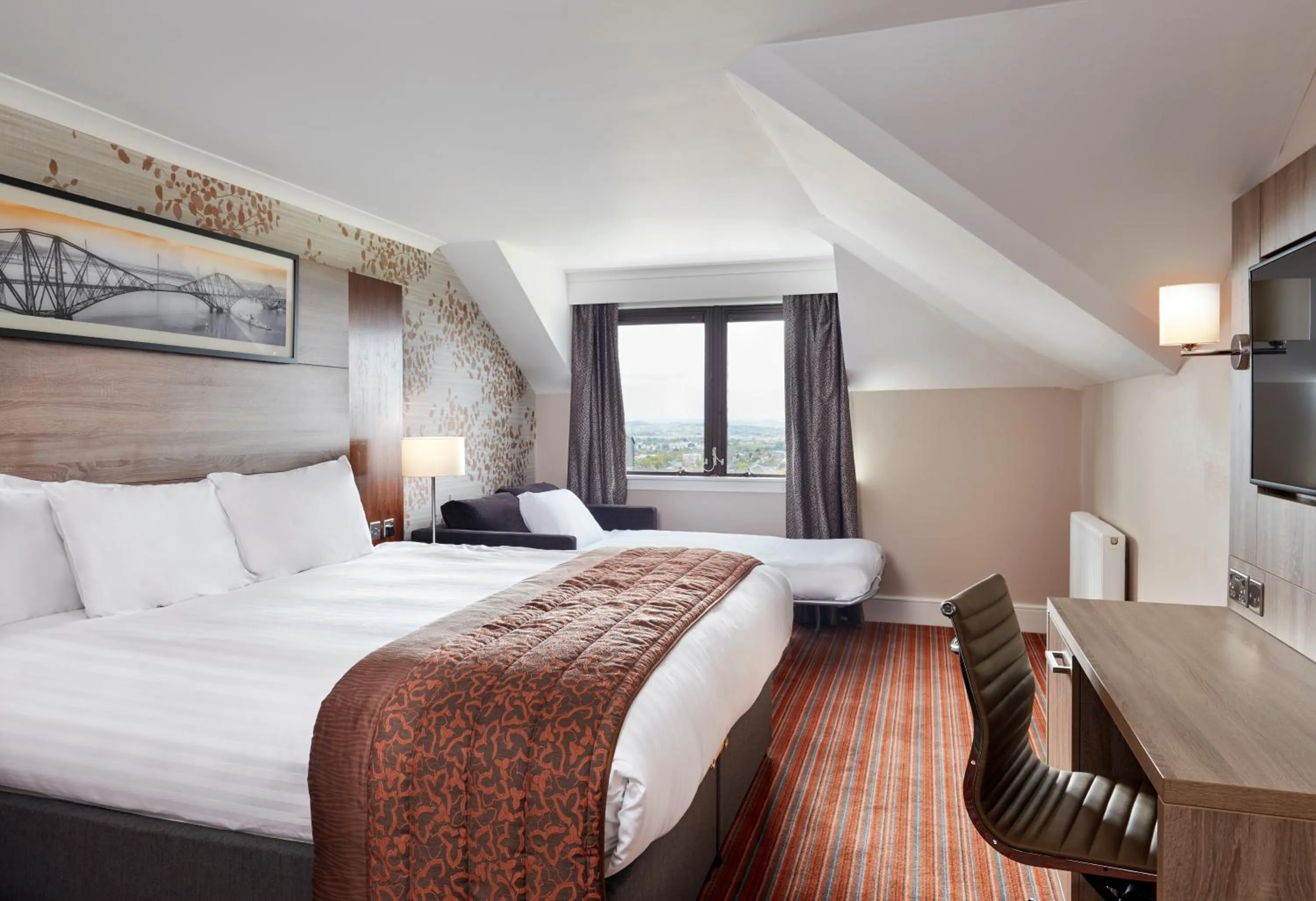 Photo of the whole room, Bed in Leonardo Edinburgh Murrayfield