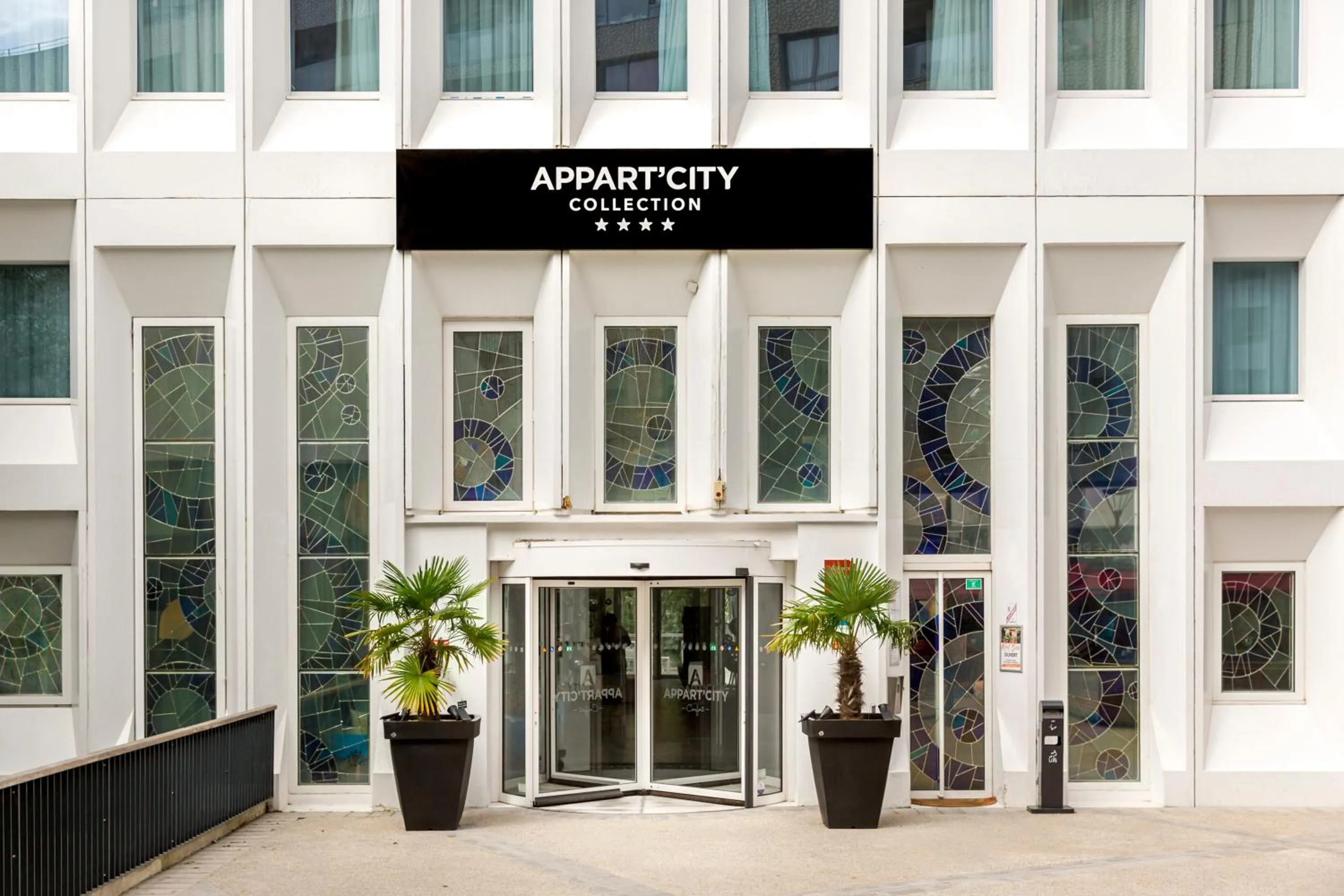 Facade/entrance in Appart'City Collection Paris Vélizy