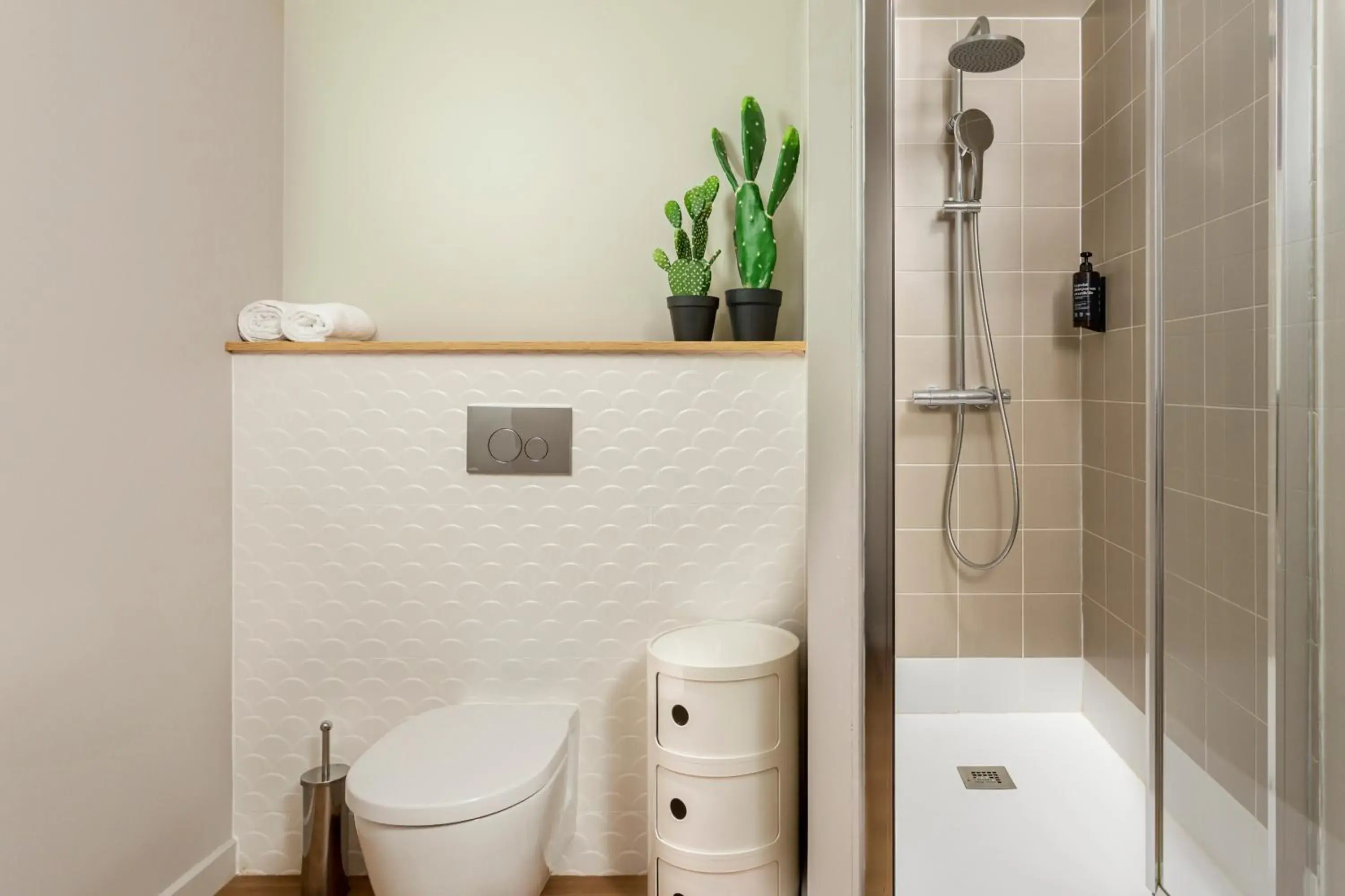 Shower in Appart'City Collection Paris Vélizy Shower in Appart'City Collection Paris Vélizy