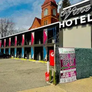 Property building in The Vine Hotel Bronx New Property building in The Vine Hotel Bronx New