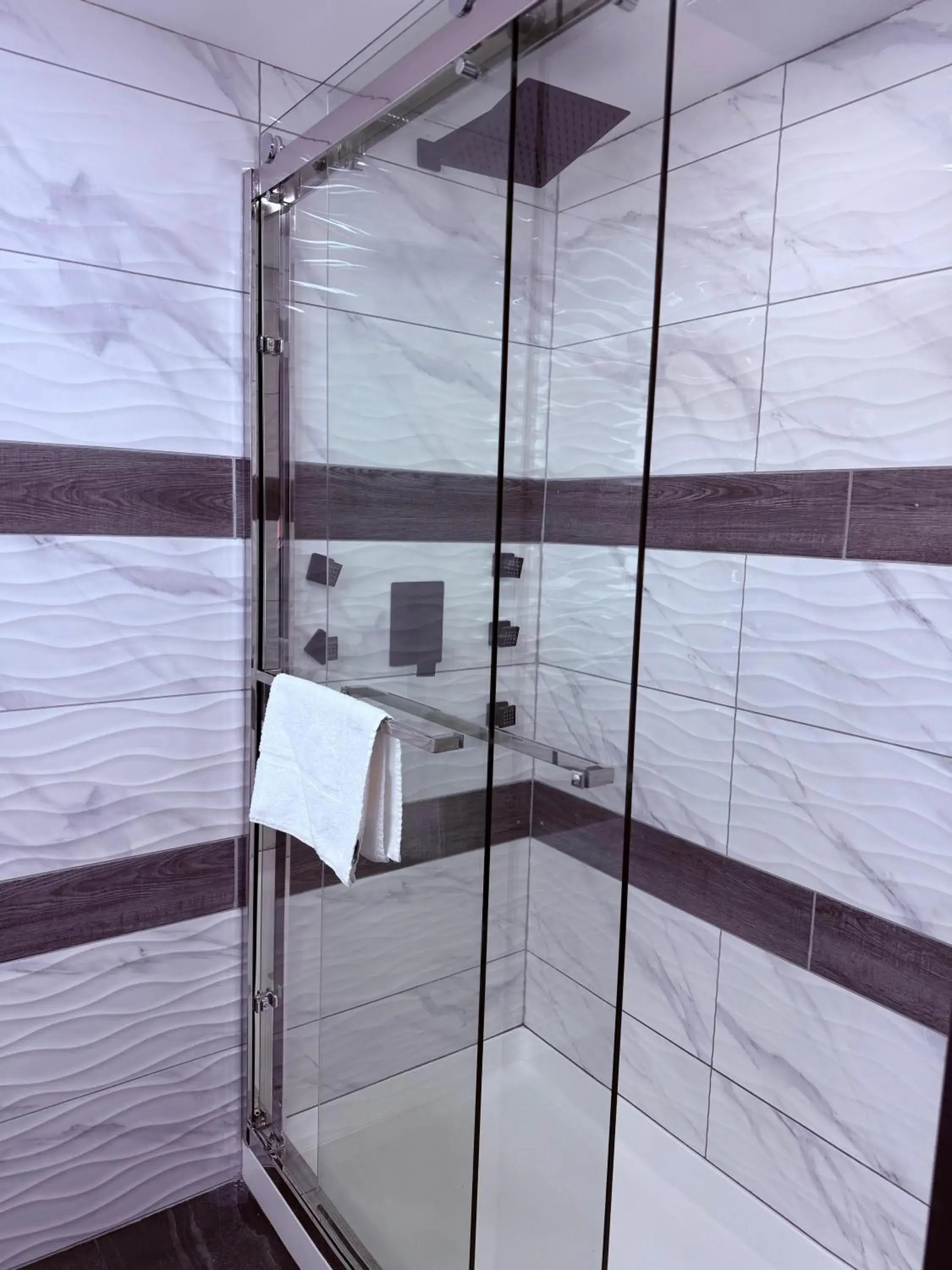 Shower in The Vine Hotel Bronx New Shower in The Vine Hotel Bronx New